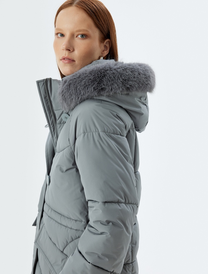  Uzun Kapüşonlu Şişme Mont Su İtici Suni Kürk Detaylı Cepli Fermuarlı