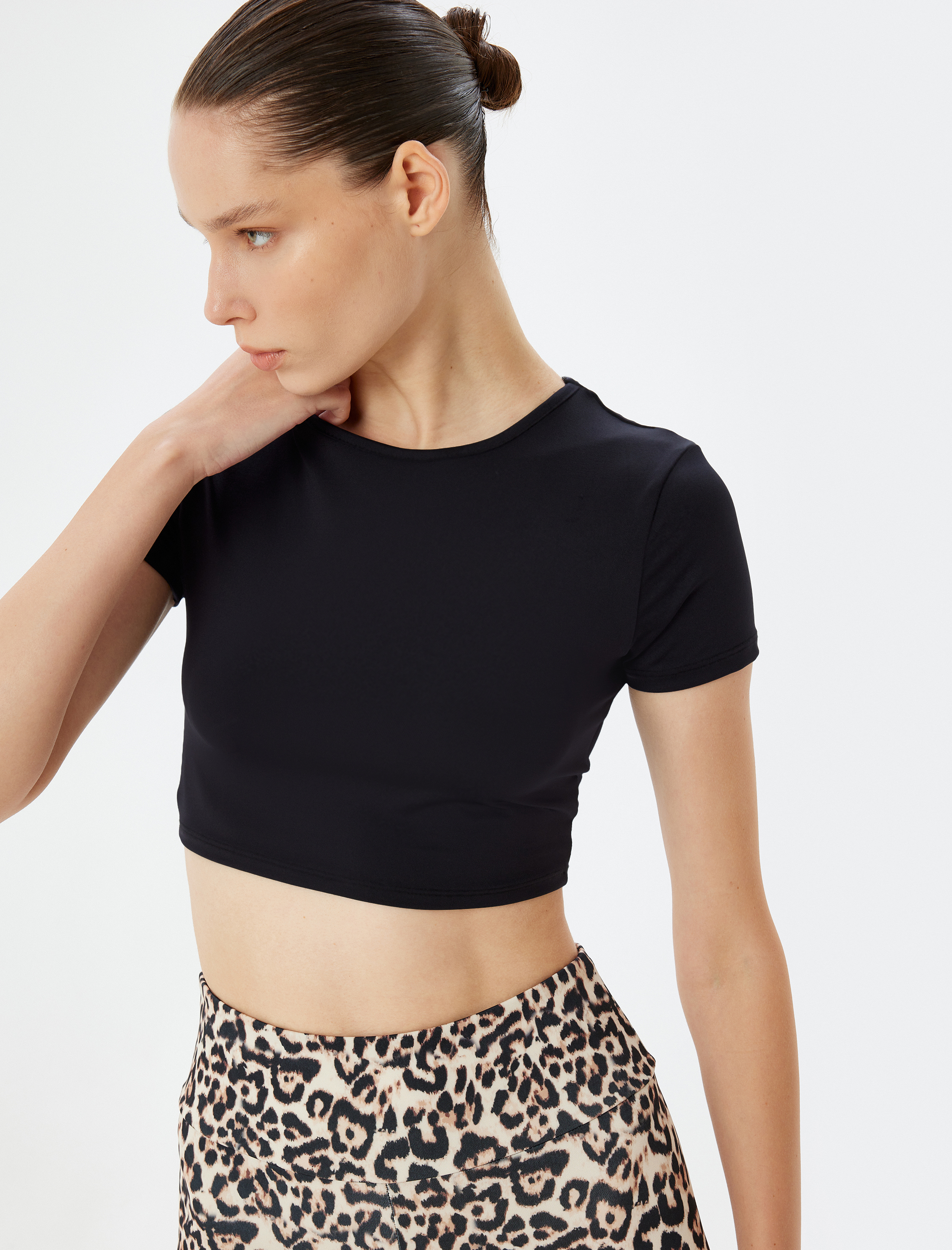   Bisiklet Yaka Kısa Kollu Slim Fit Crop Spor Tişört