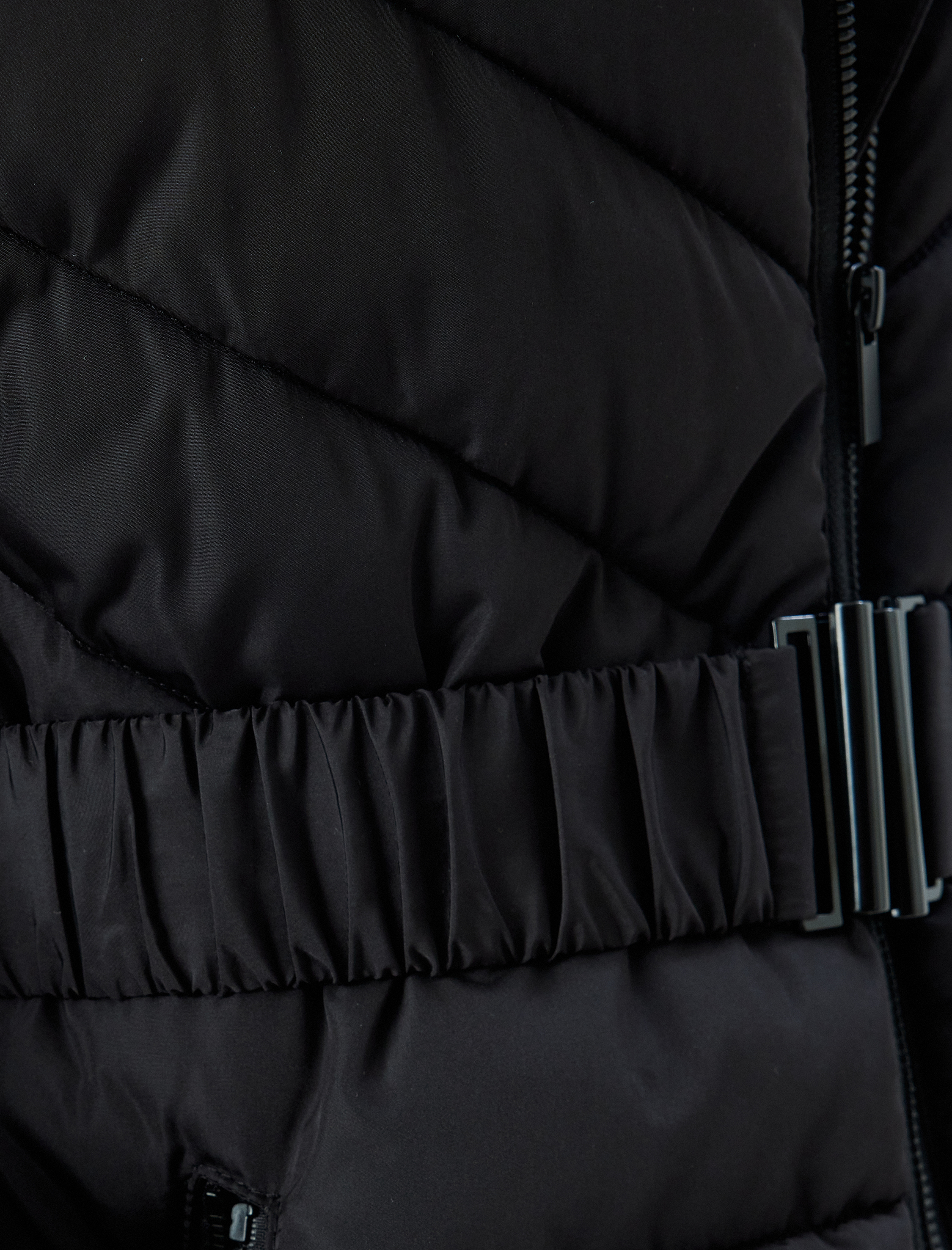   Kapitone Uzun Şişme Mont Su İtici Kapüşonlu Yakası Peluş Detaylı Cepli