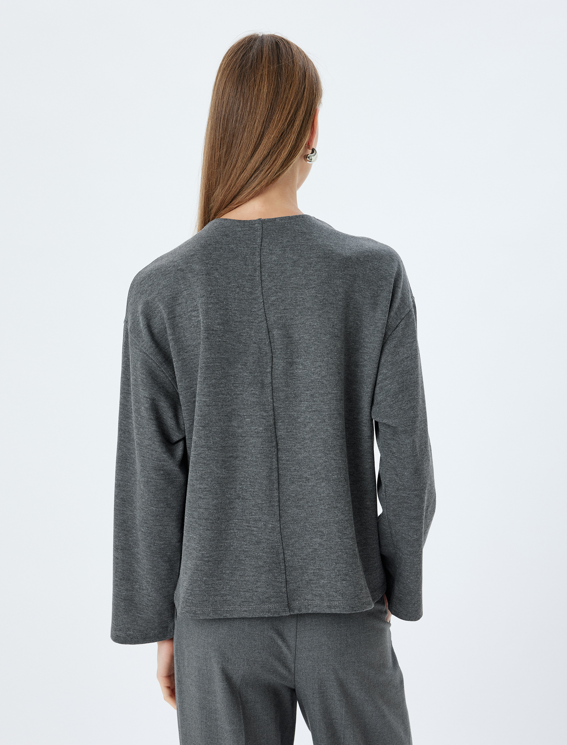   V Yaka Uzun Kollu Sweatshirt