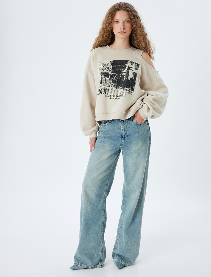  Oversize Sweatshirt Pencere Detaylı Baskılı Bisiklet Yaka Şardonlu