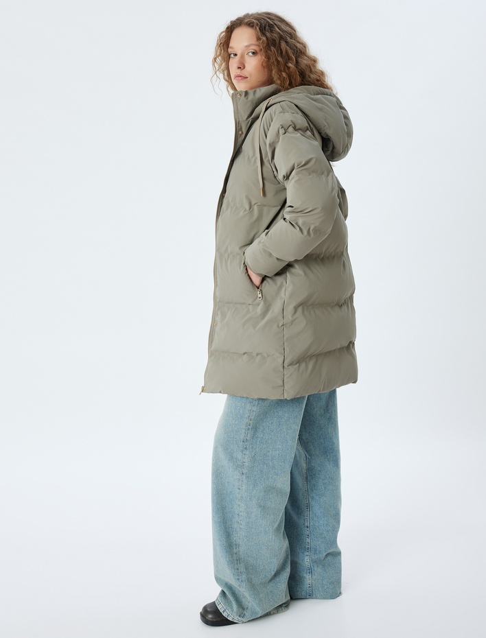  Uzun Şişme Mont Kapüşonlu Fermuarlı Cep Detaylı Çıtçıt Düğmeli Su İtici