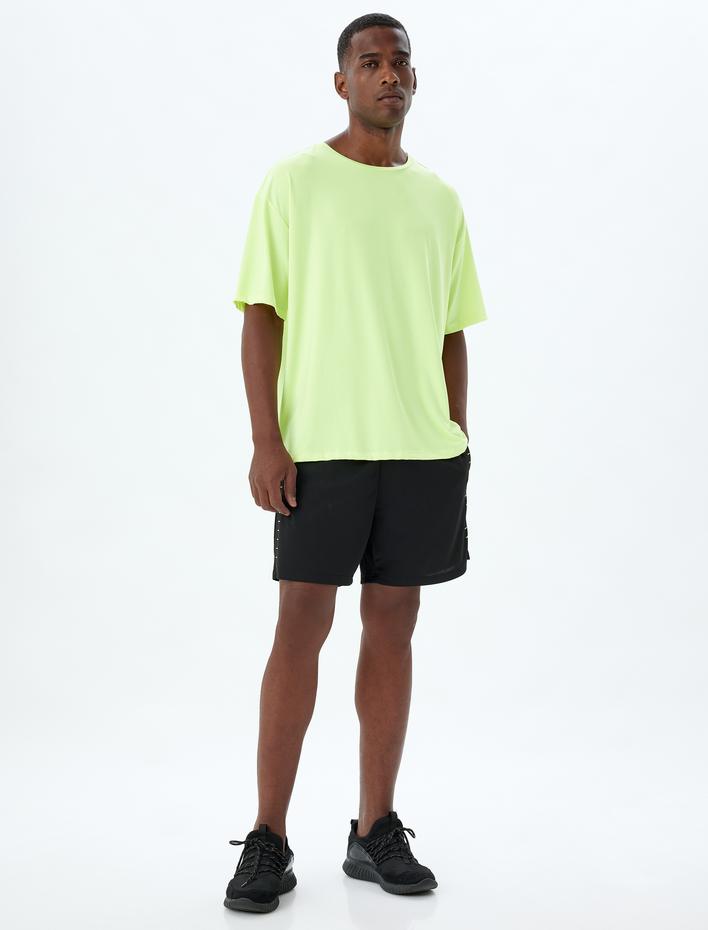  Spor Şort Beli Bağcıklı Çizgi Baskılı Cep Detaylı