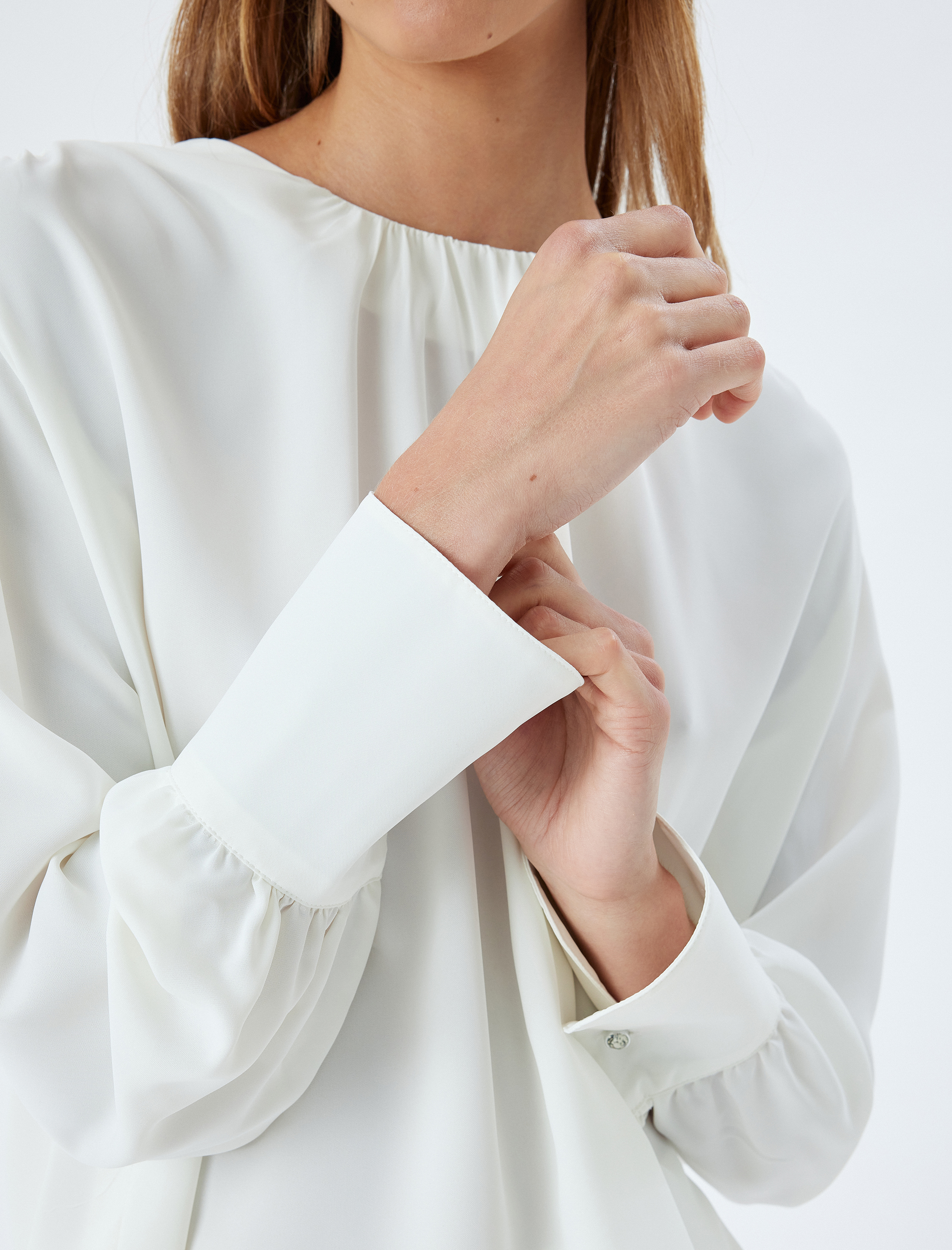   Uzun Kollu Bluz Manşetli Yuvarlak Drapeli Yaka Krep Kumaş