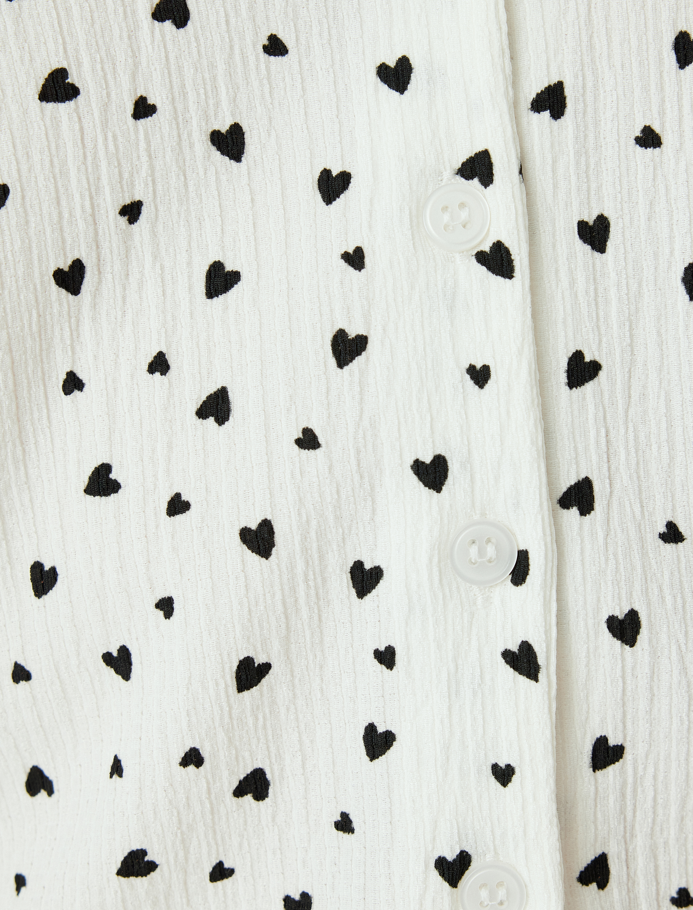   Kısa Kollu Tişört Gömlek Yaka Düğmeli Kalp Detaylı Bürümcük