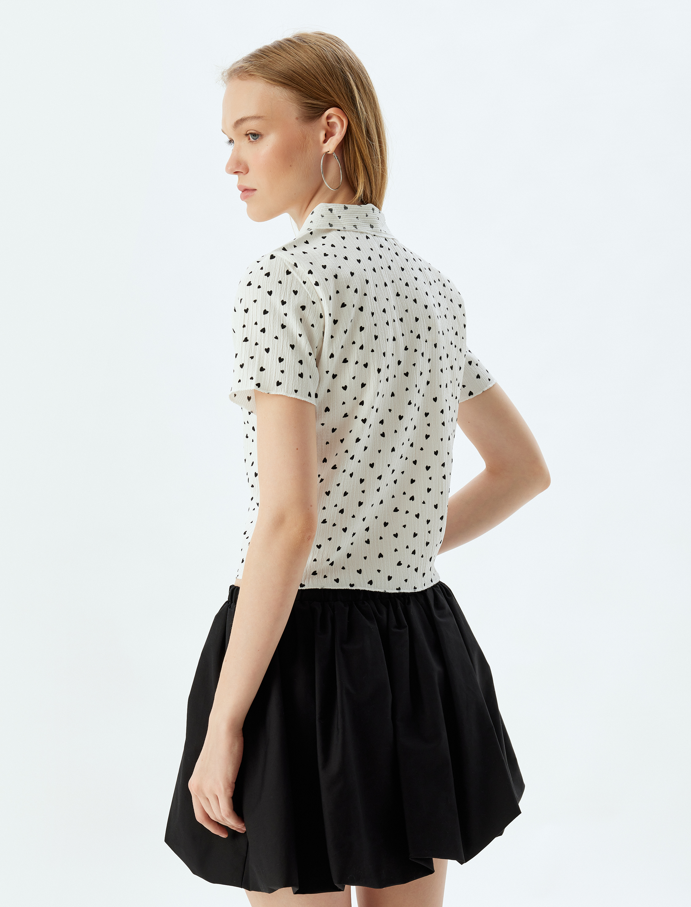   Kısa Kollu Tişört Gömlek Yaka Düğmeli Kalp Detaylı Bürümcük