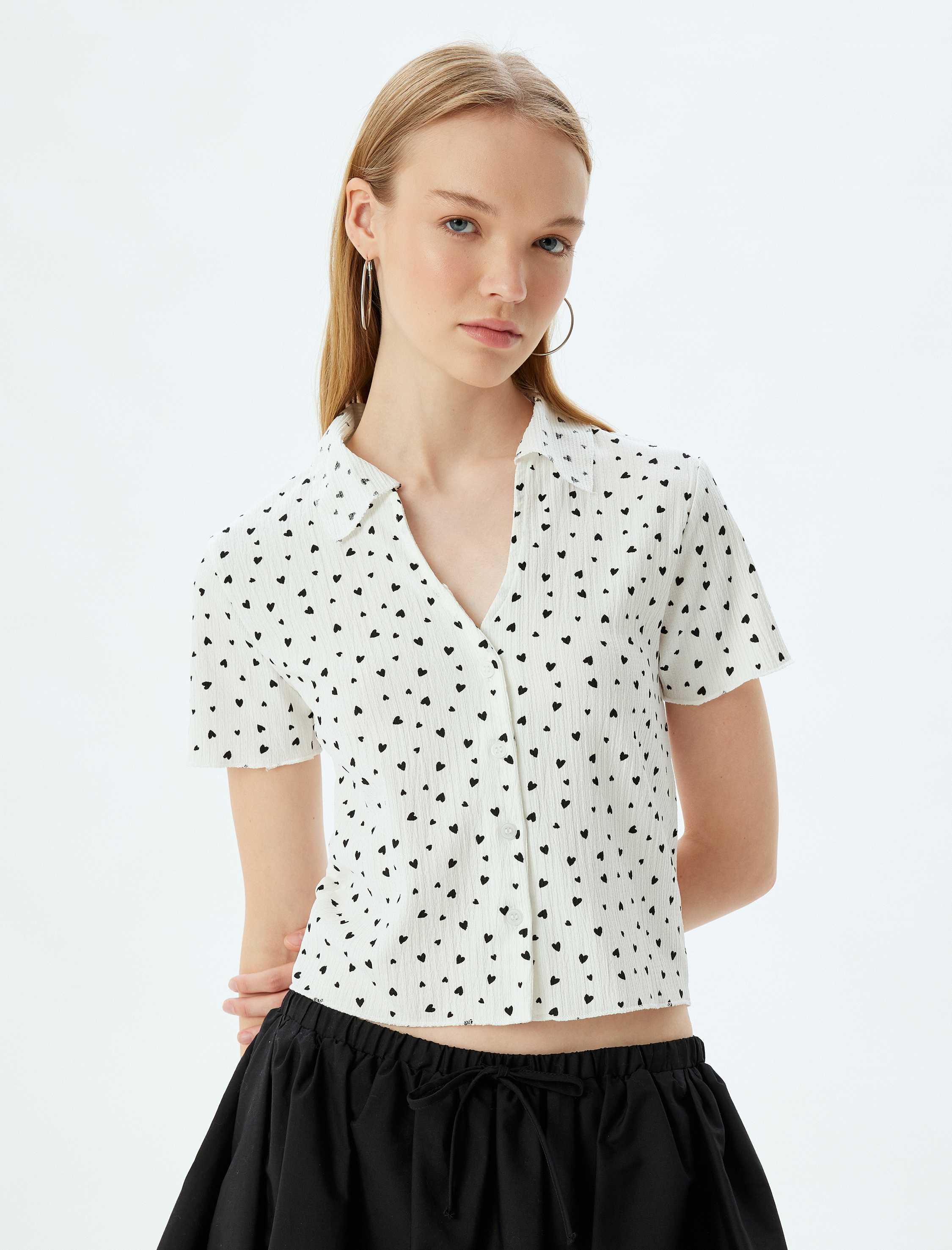   Kısa Kollu Tişört Gömlek Yaka Düğmeli Kalp Detaylı Bürümcük