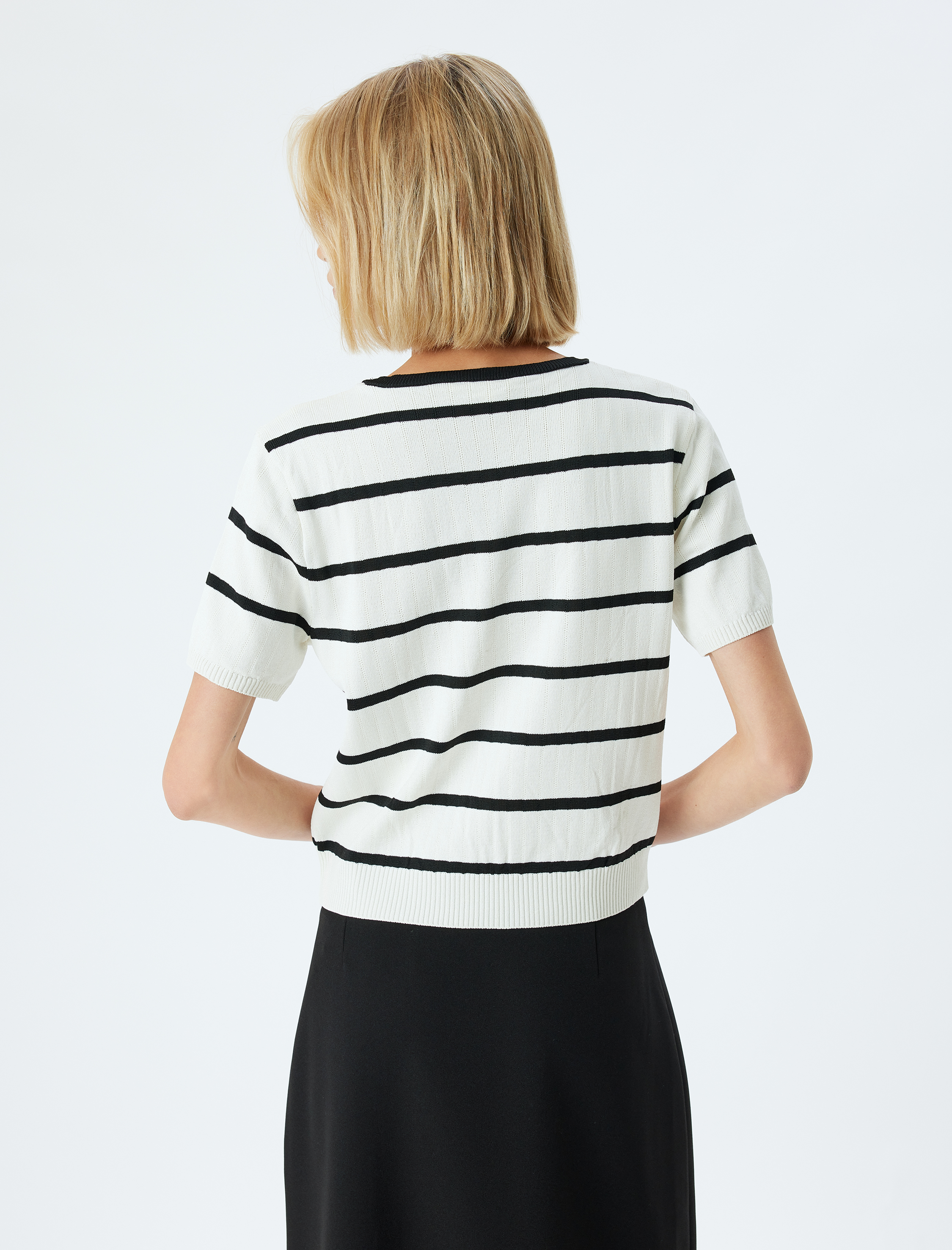 Kısa Kollu Kazak Triko Fiyonk Detaylı Yaka Bisiklet Yaka