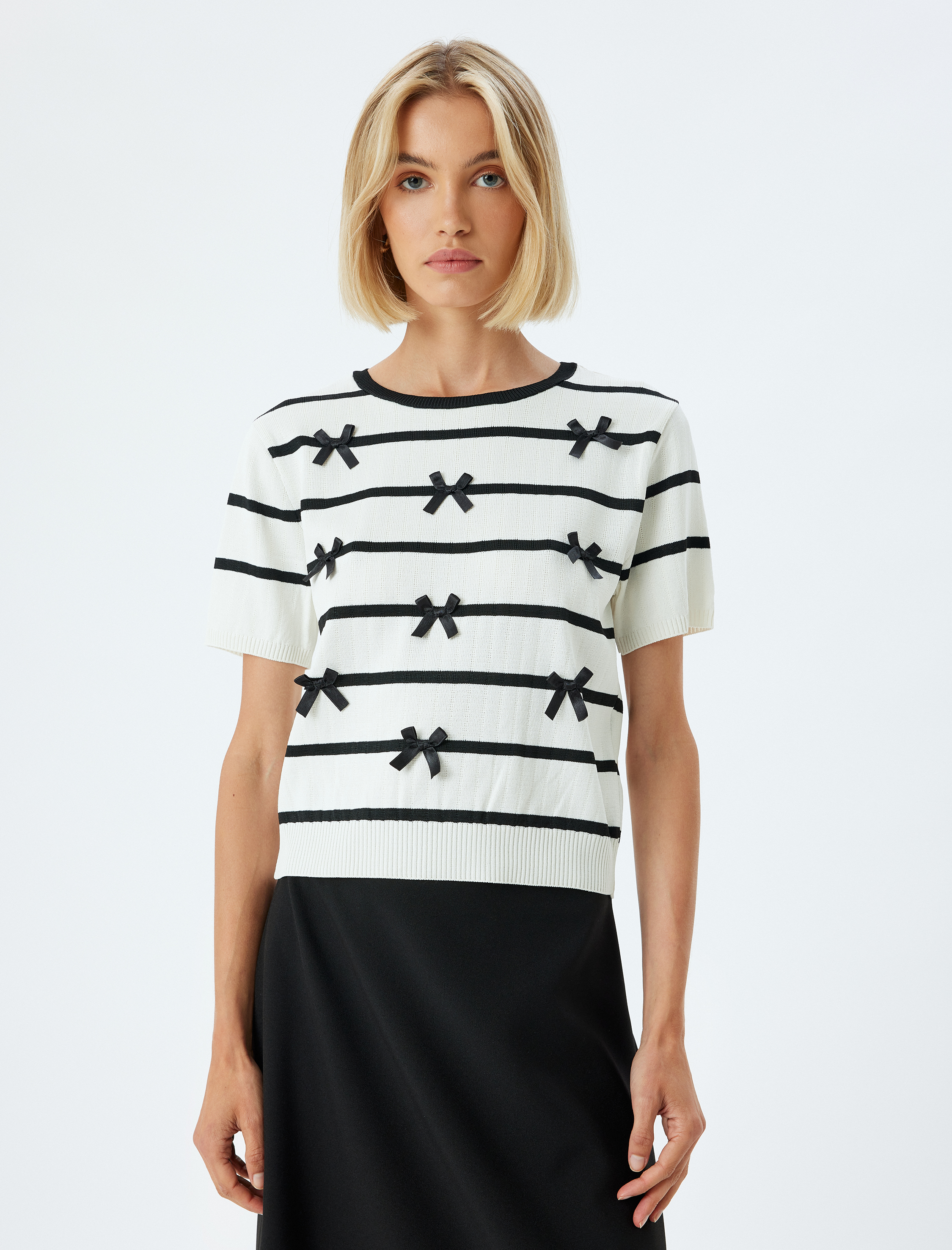 Kısa Kollu Kazak Triko Fiyonk Detaylı Yaka Bisiklet Yaka