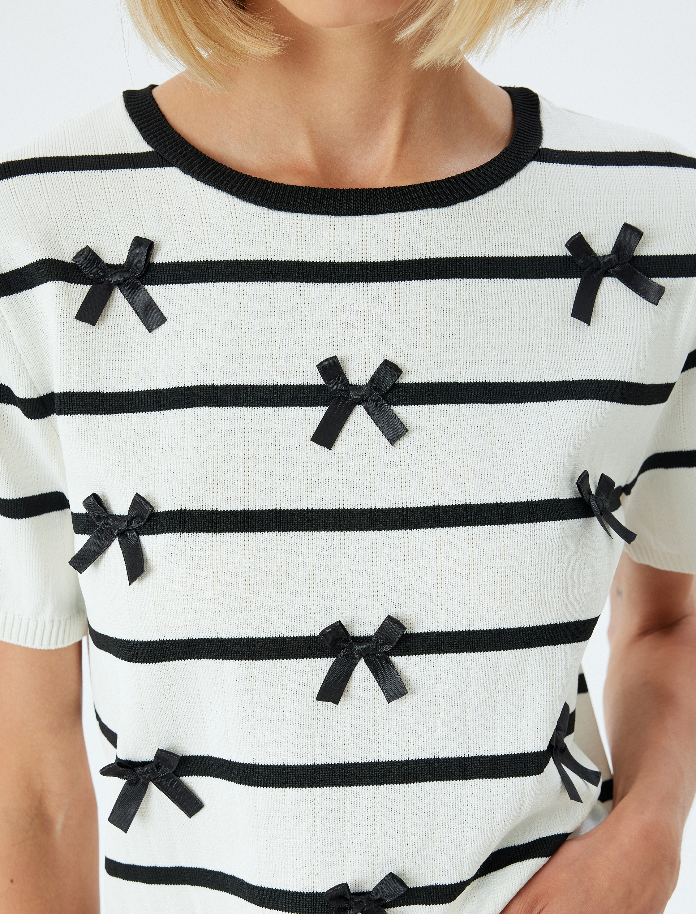 Kısa Kollu Kazak Triko Fiyonk Detaylı Yaka Bisiklet Yaka