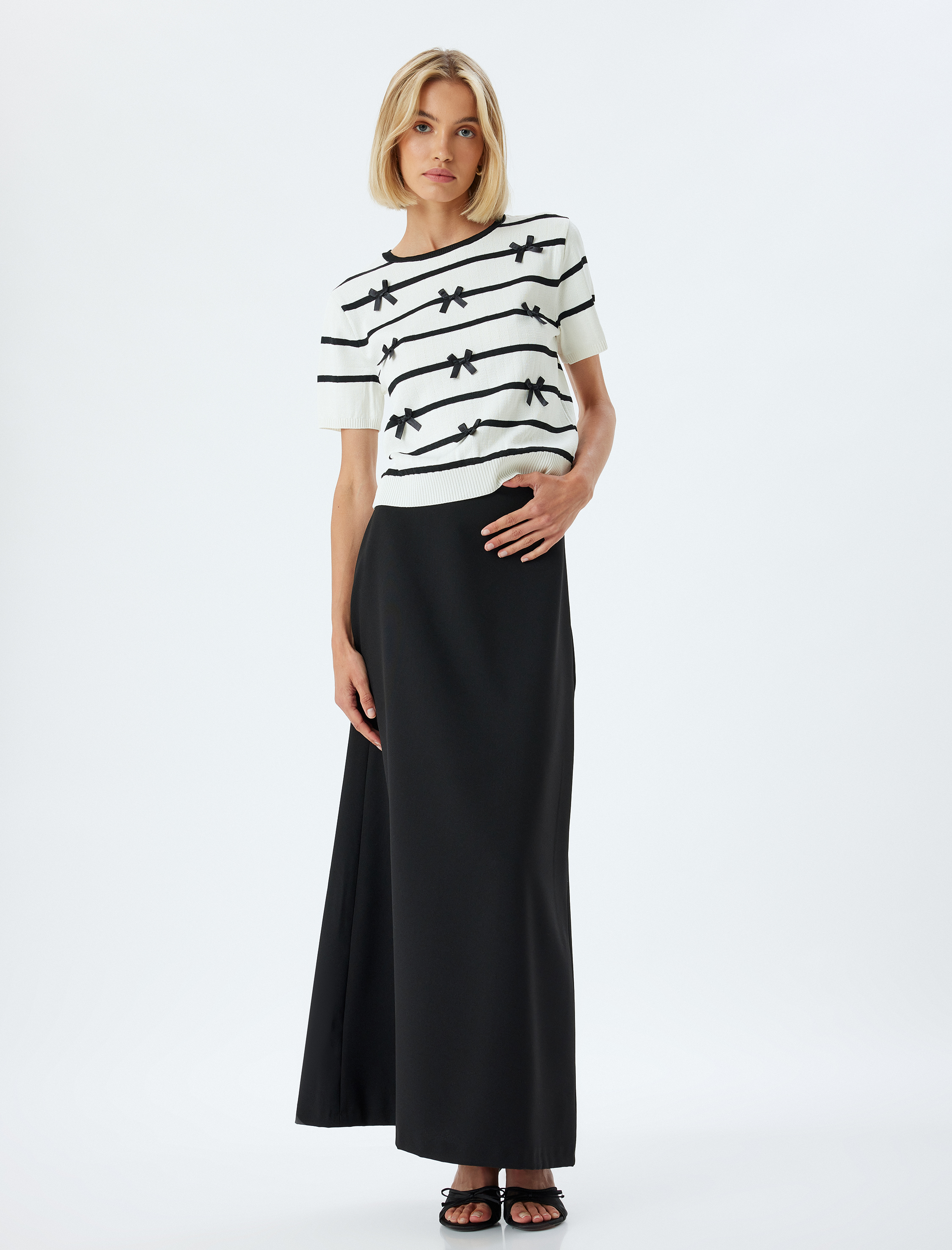 Kısa Kollu Kazak Triko Fiyonk Detaylı Yaka Bisiklet Yaka