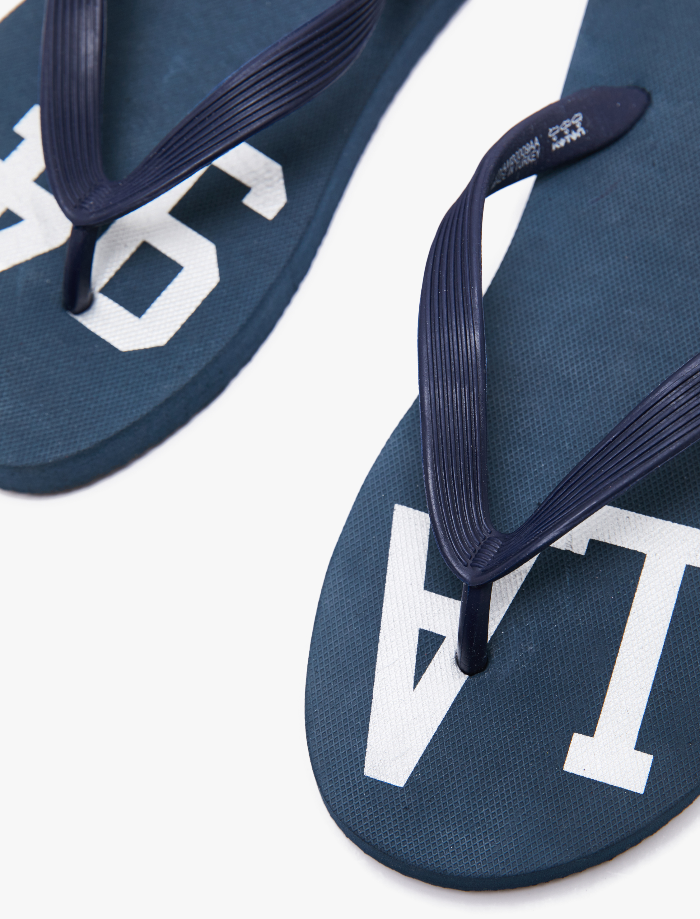  Erkek Parmak Arası Terlik