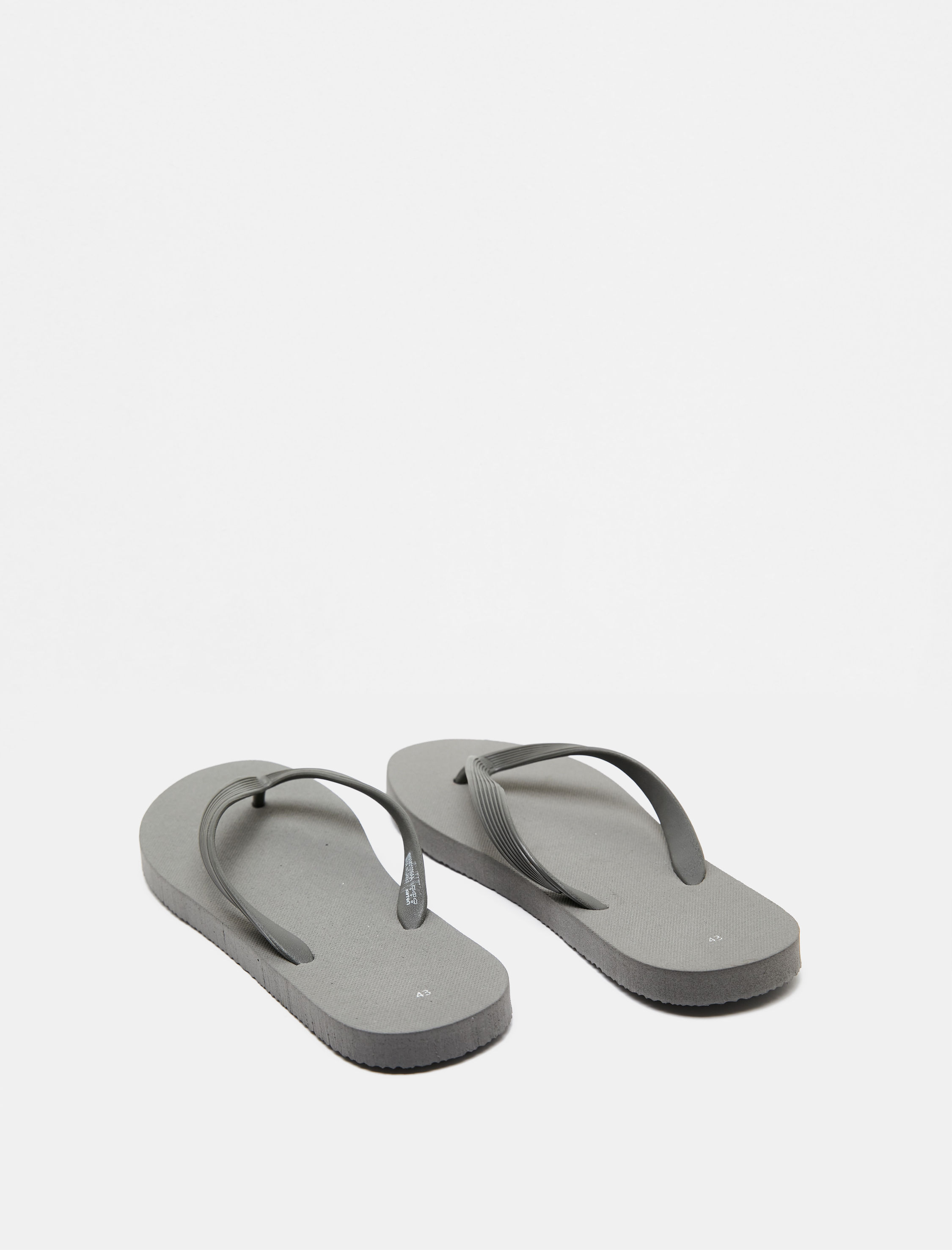  Erkek Parmak Arası Terlik