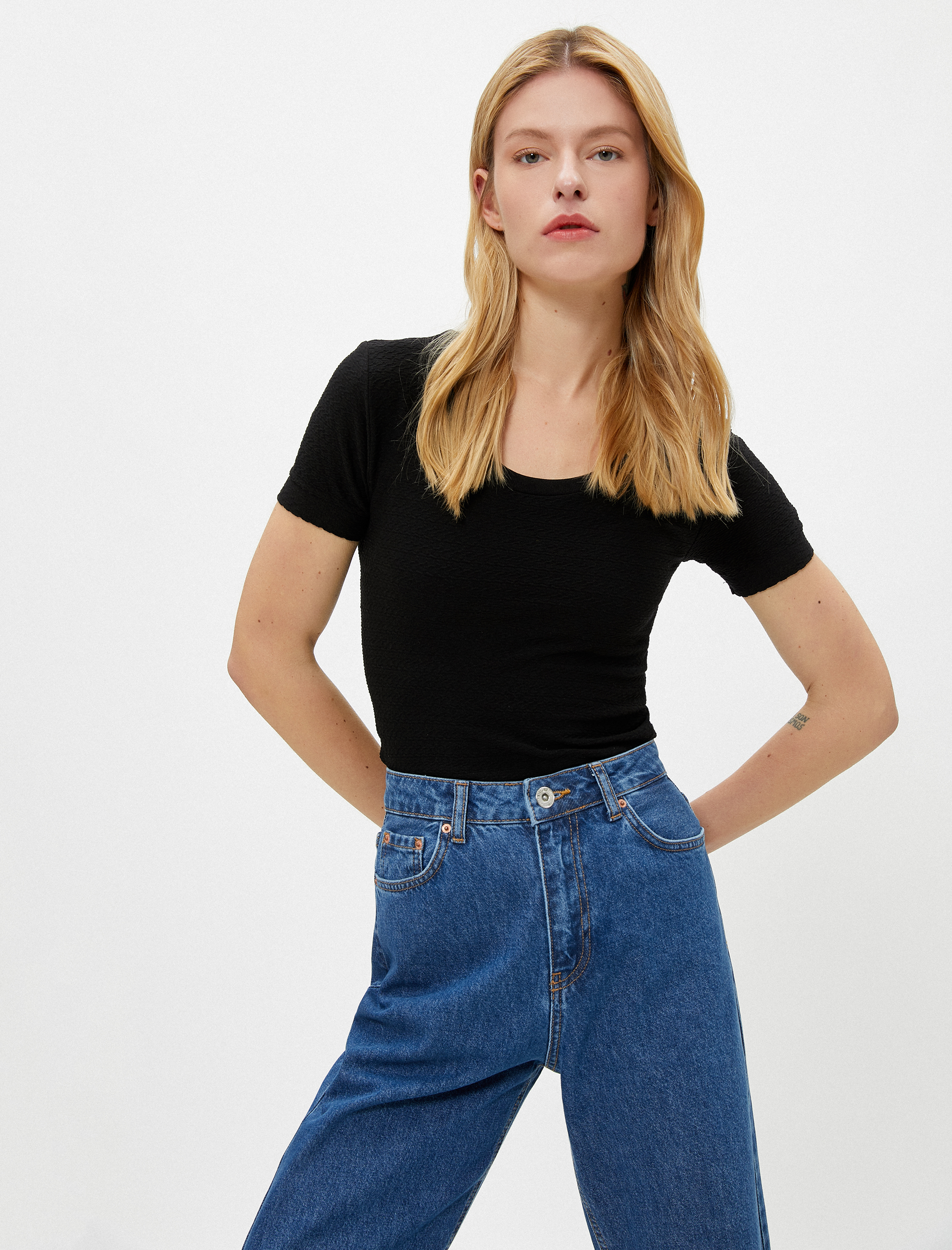   Bisiklet Yaka Dar Kalıp Basic Tişört