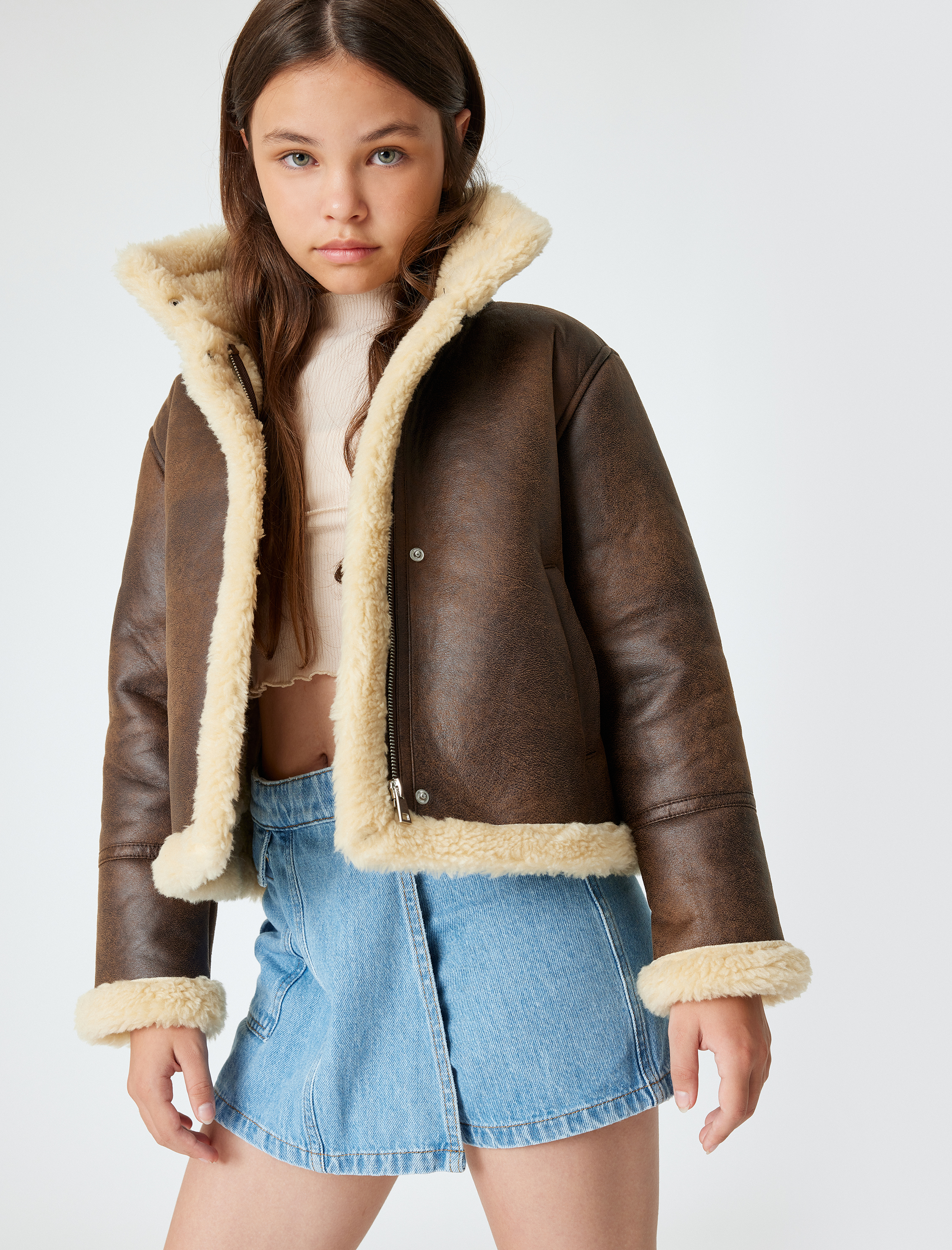  Kız Çocuk Peluş Detaylı Dik Yaka Cepli Suni Deri Ceket