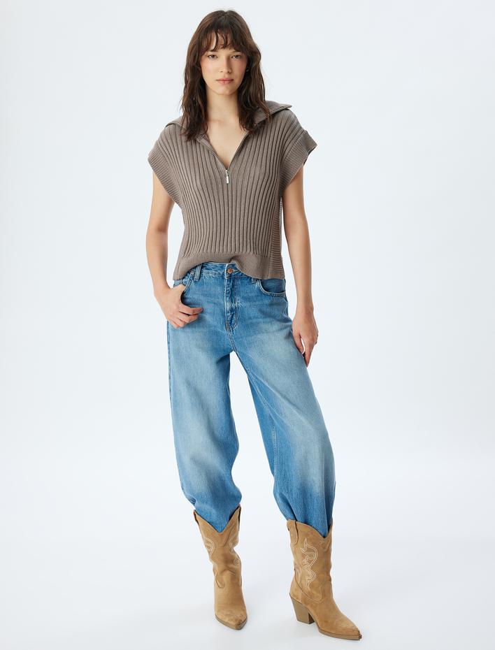  Yarım Fermuar Detaylı Dik Yaka Triko Crop Süveter