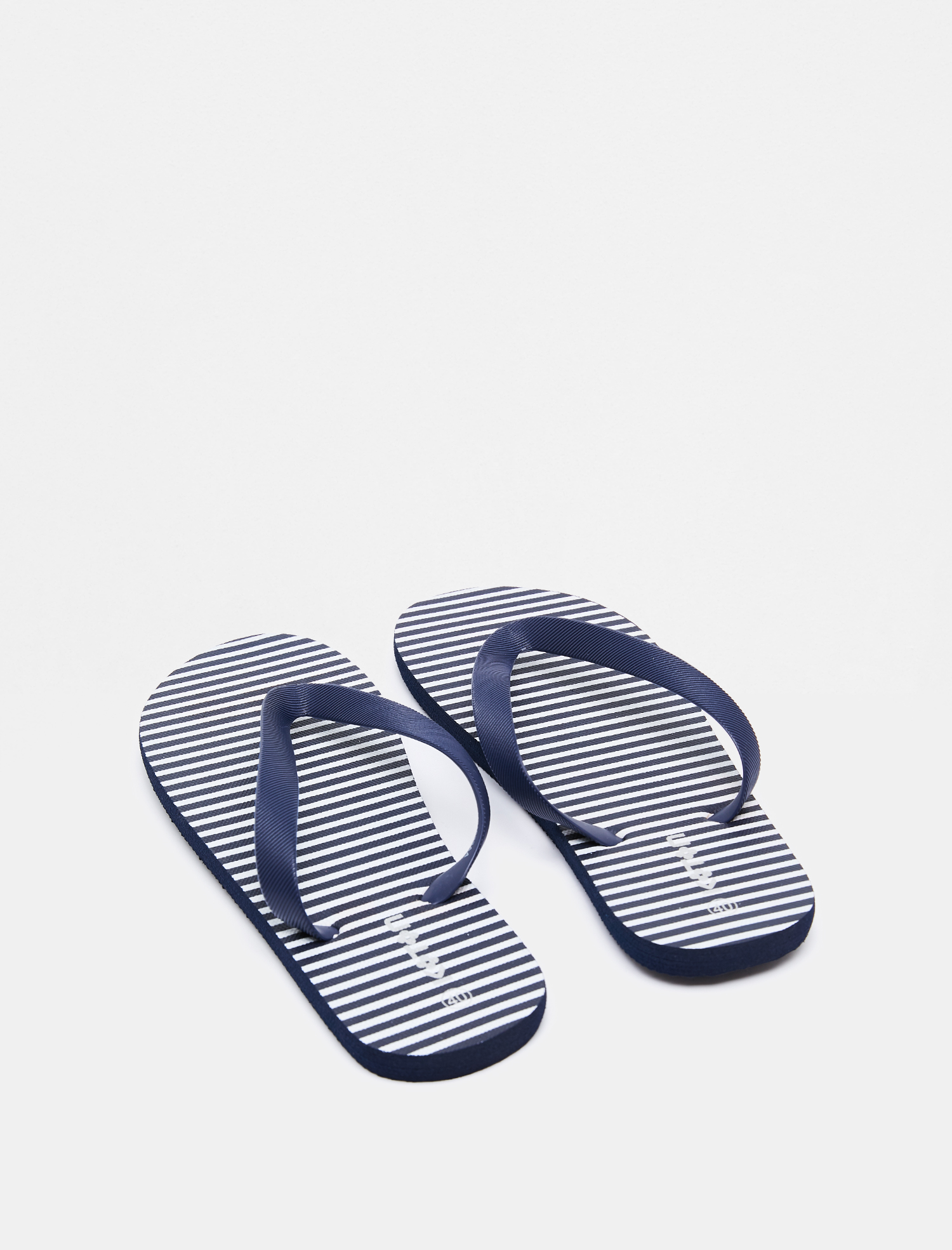  Erkek Parmak Arası Terlik