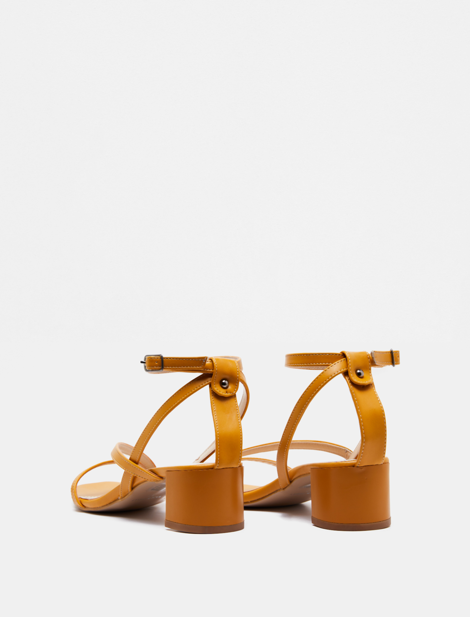  Kadın Toka Detaylı Topuklu Ayakkabı