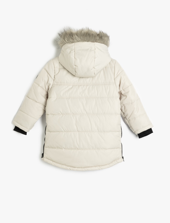 Erkek Çocuk Kürklü Kapşonlu Mont Kapaklı Cepli Fermuar Detaylı Rüzgar Korumalı