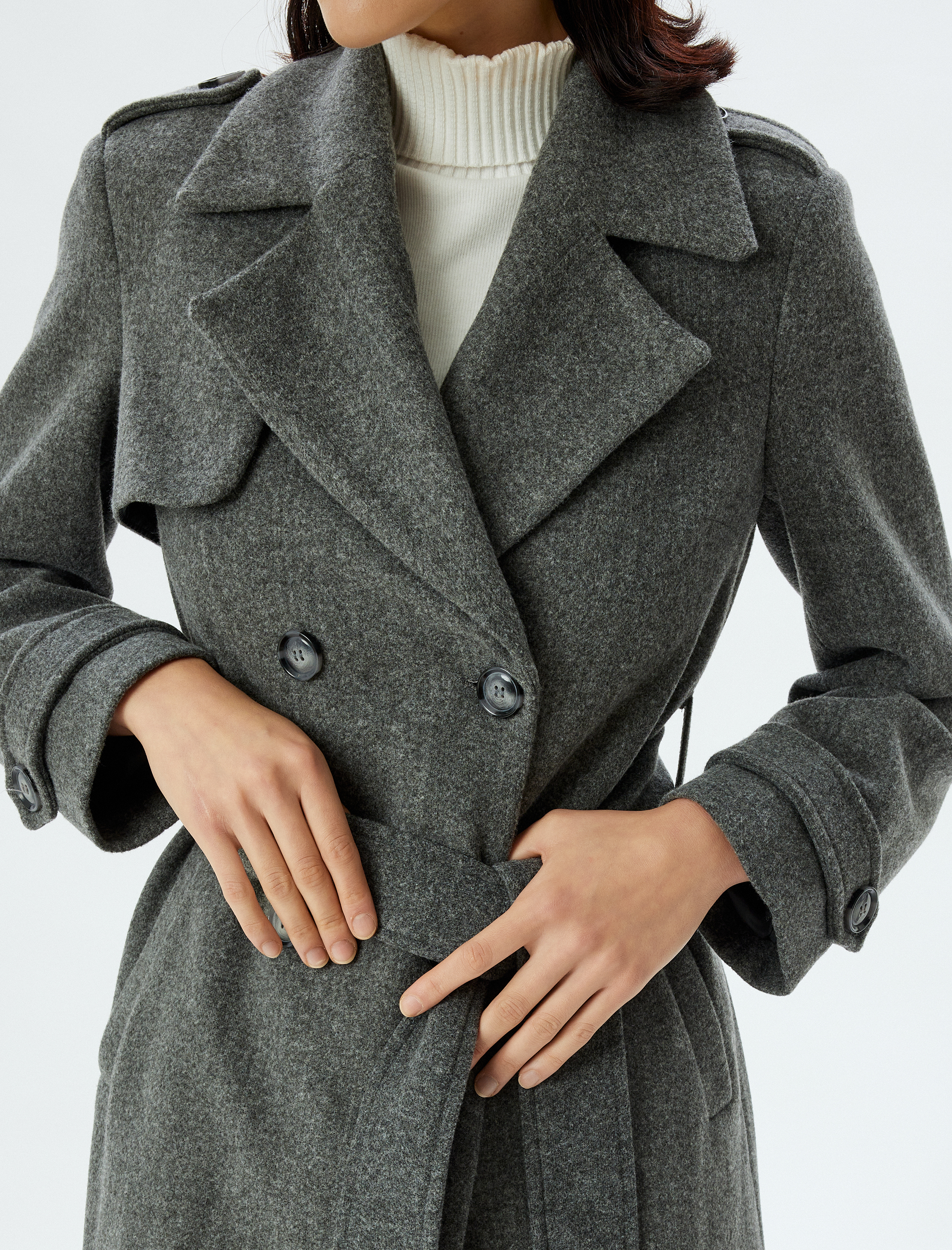   Kuşak Detaylı Kruvaze Yaka Uzun Kaşe Kaban