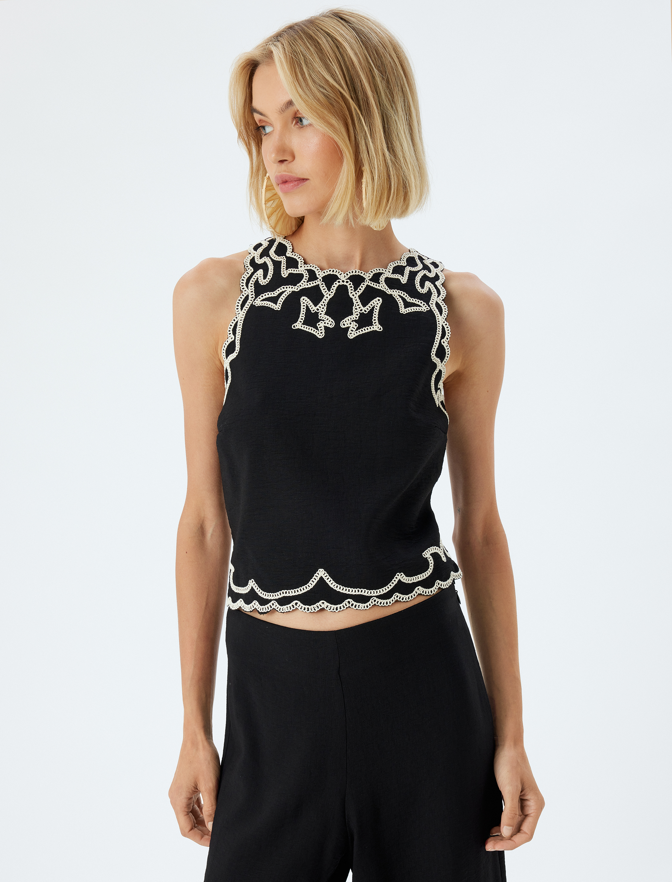   Crop Üst Kroşe Detaylı Etnik Desenli Viskon Kumaş