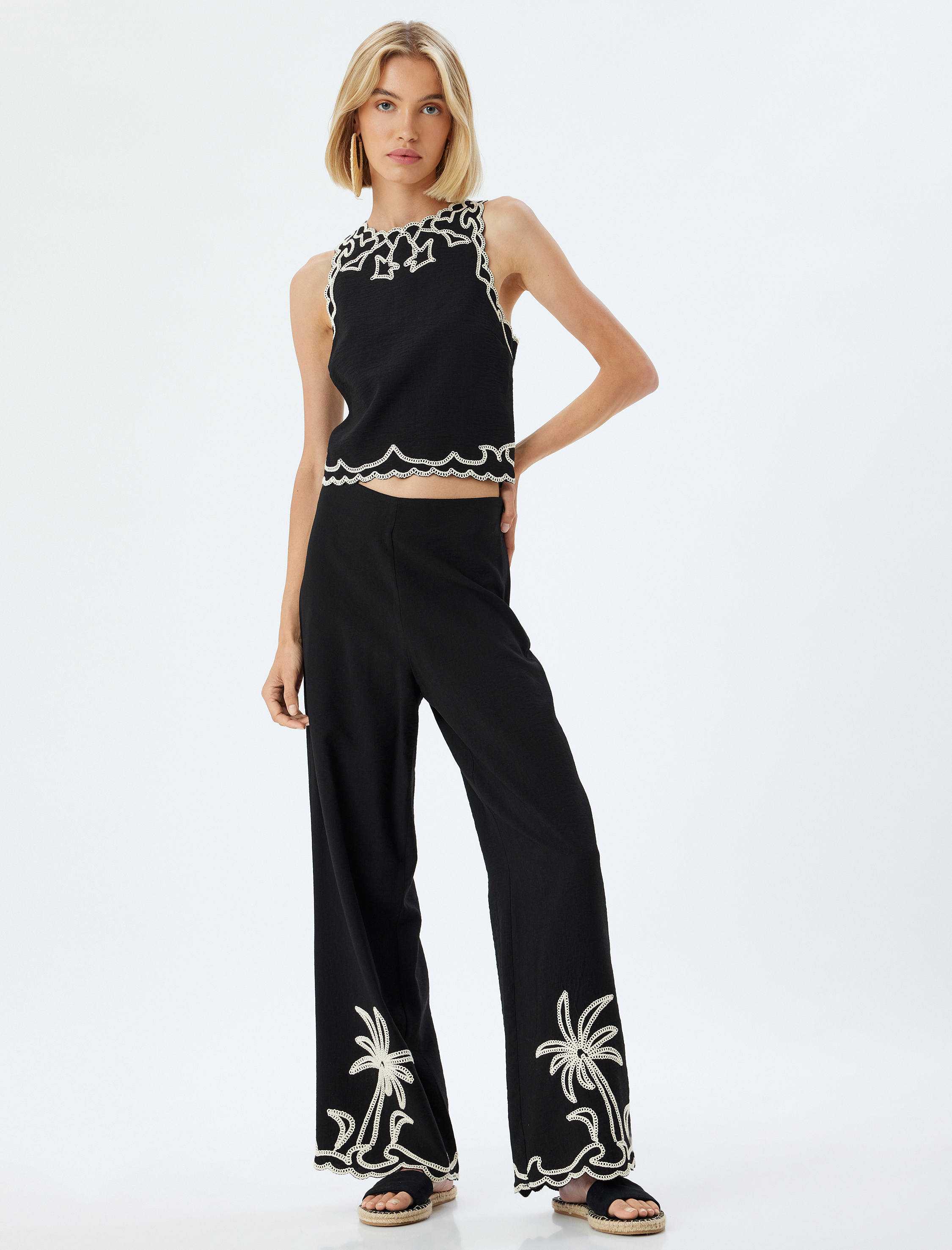   Crop Üst Kroşe Detaylı Etnik Desenli Viskon Kumaş