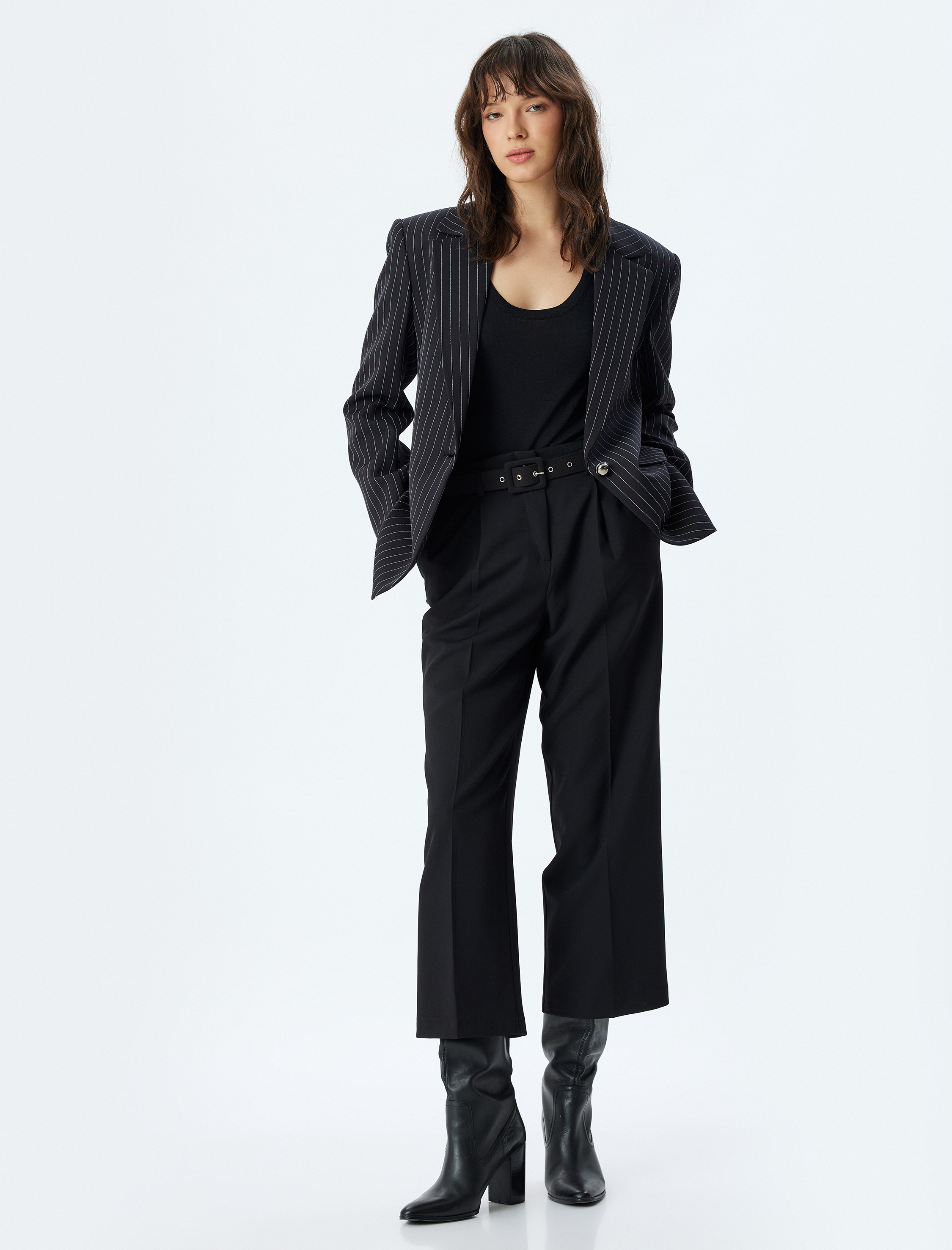   Yüksek Bel Geniş Paça Kemerli Cepli Oversize Kumaş Pantolon