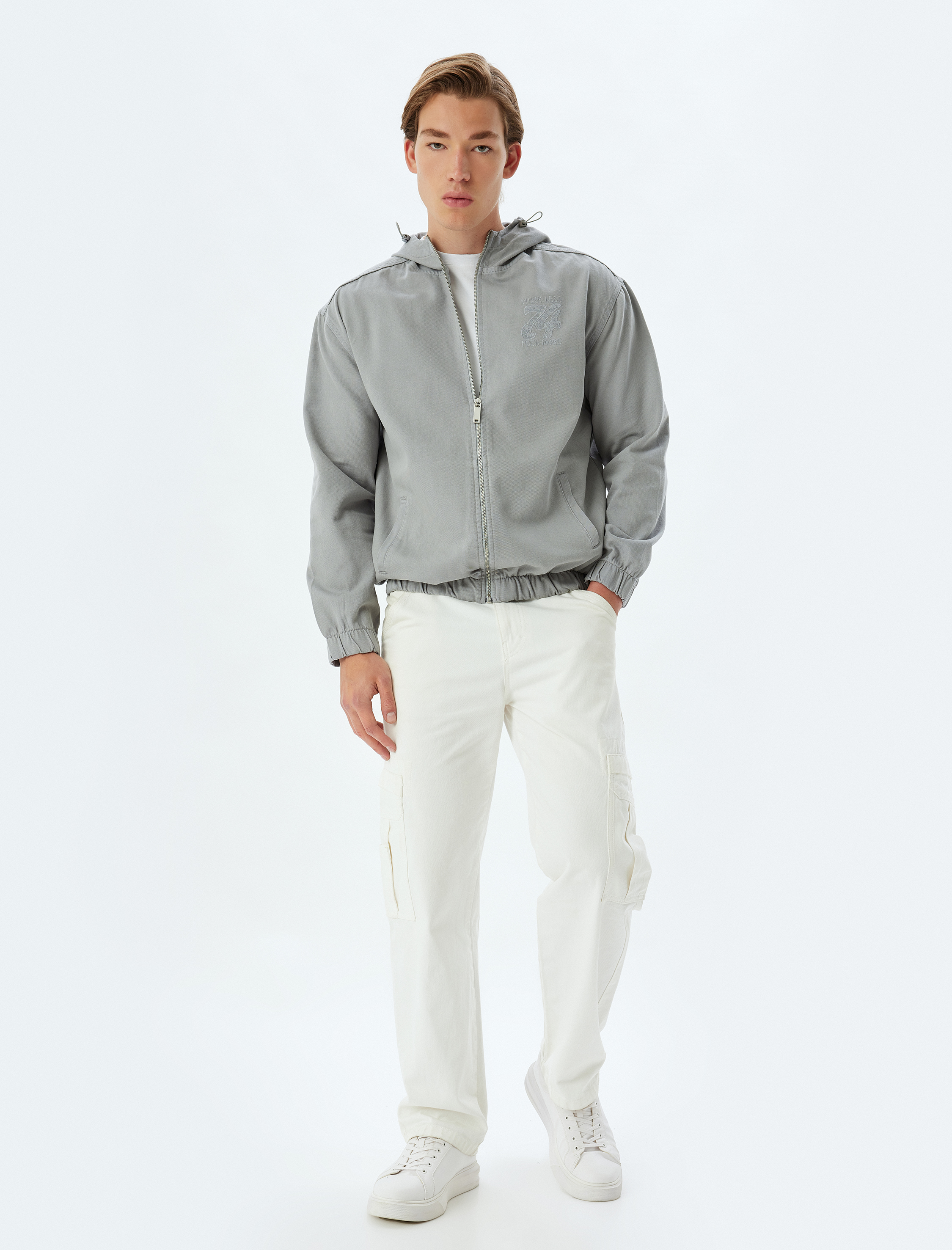   Fermuarlı Pamuklu Cep Detaylı İşlemeli Kapşonlu Kot Ceket