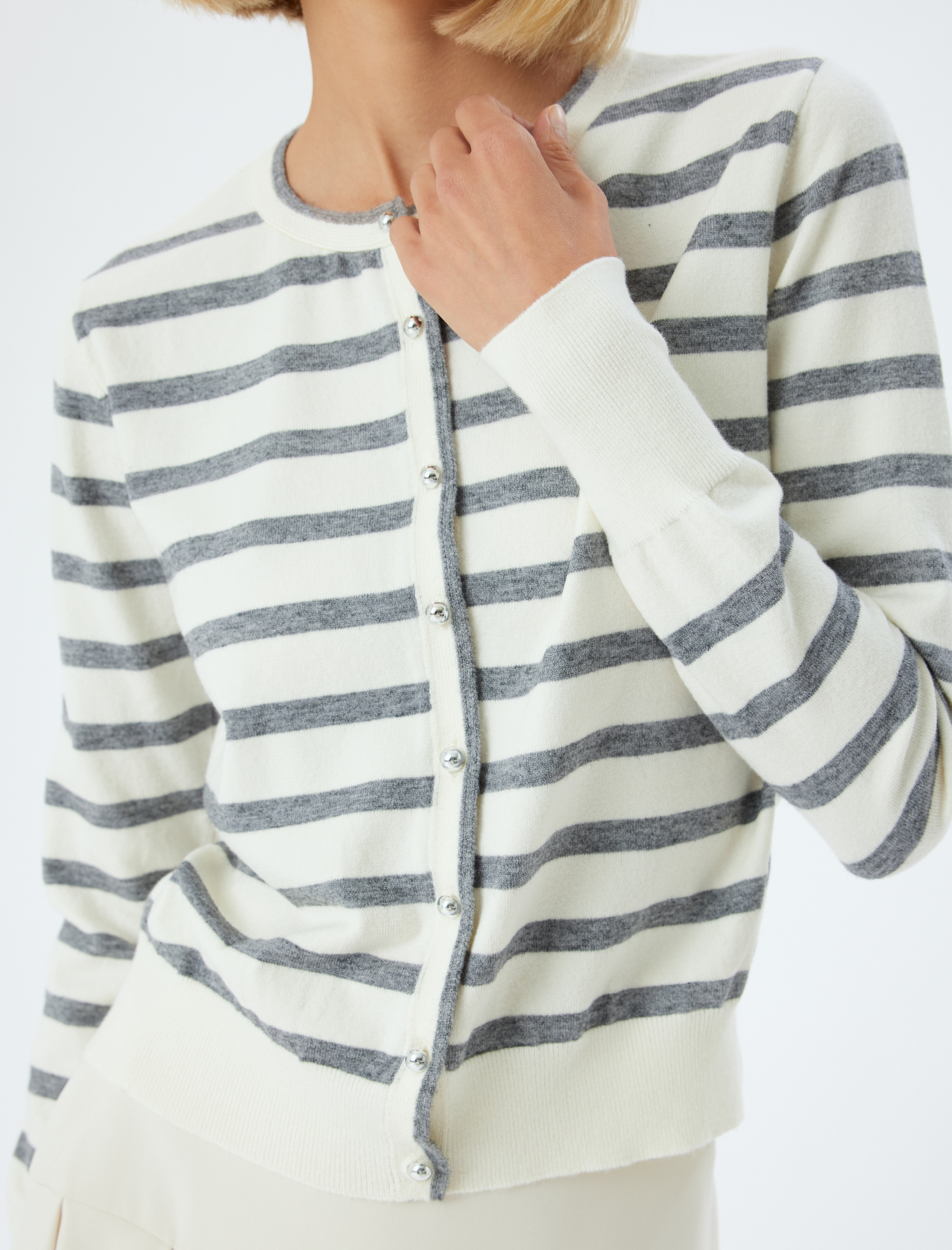 Triko Hırka Yuvarlak Yaka Uzun Kollu