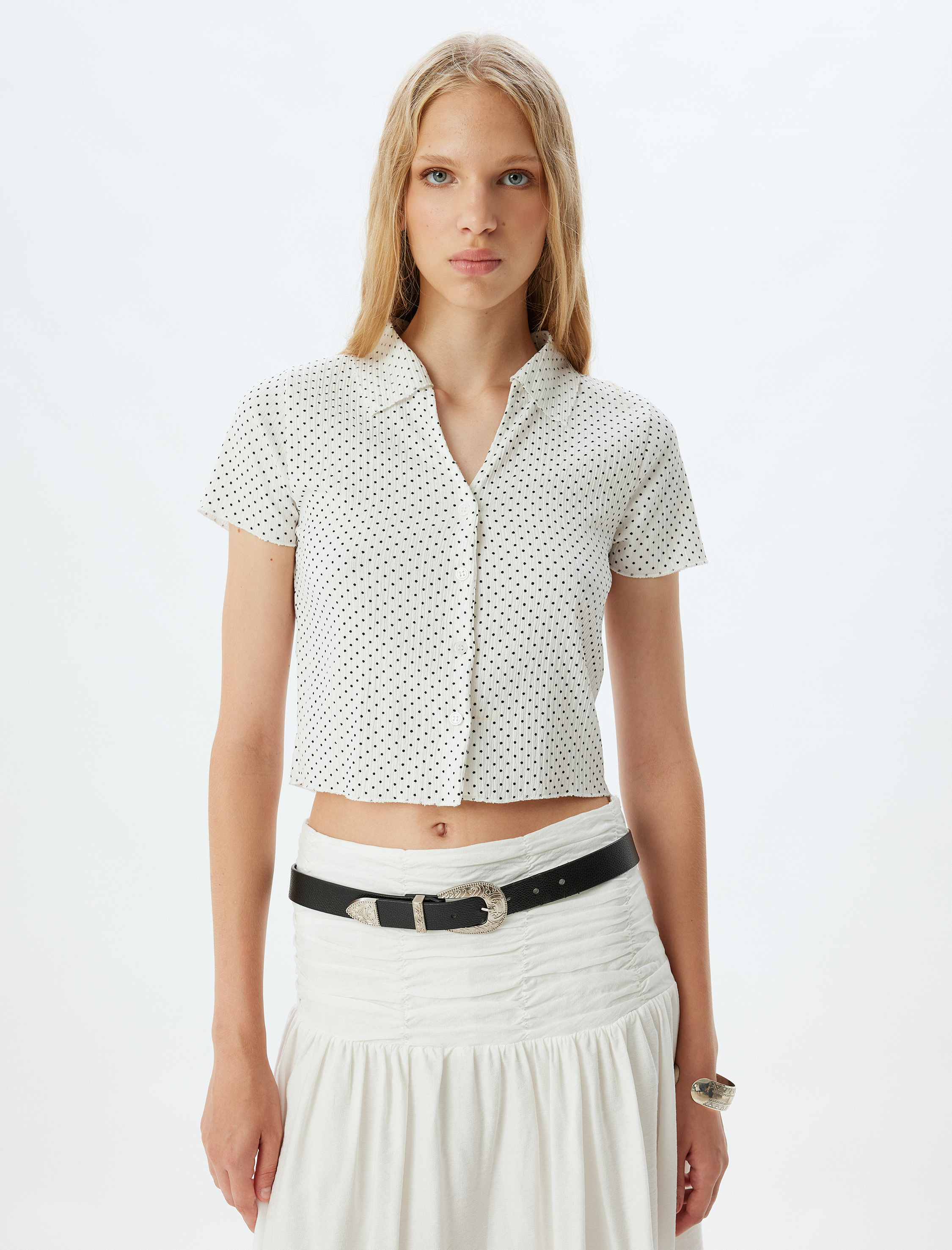   Crop Tişört Puantiyeli Gömlek Yaka Düğmeli Kısa Kollu Bürümcük