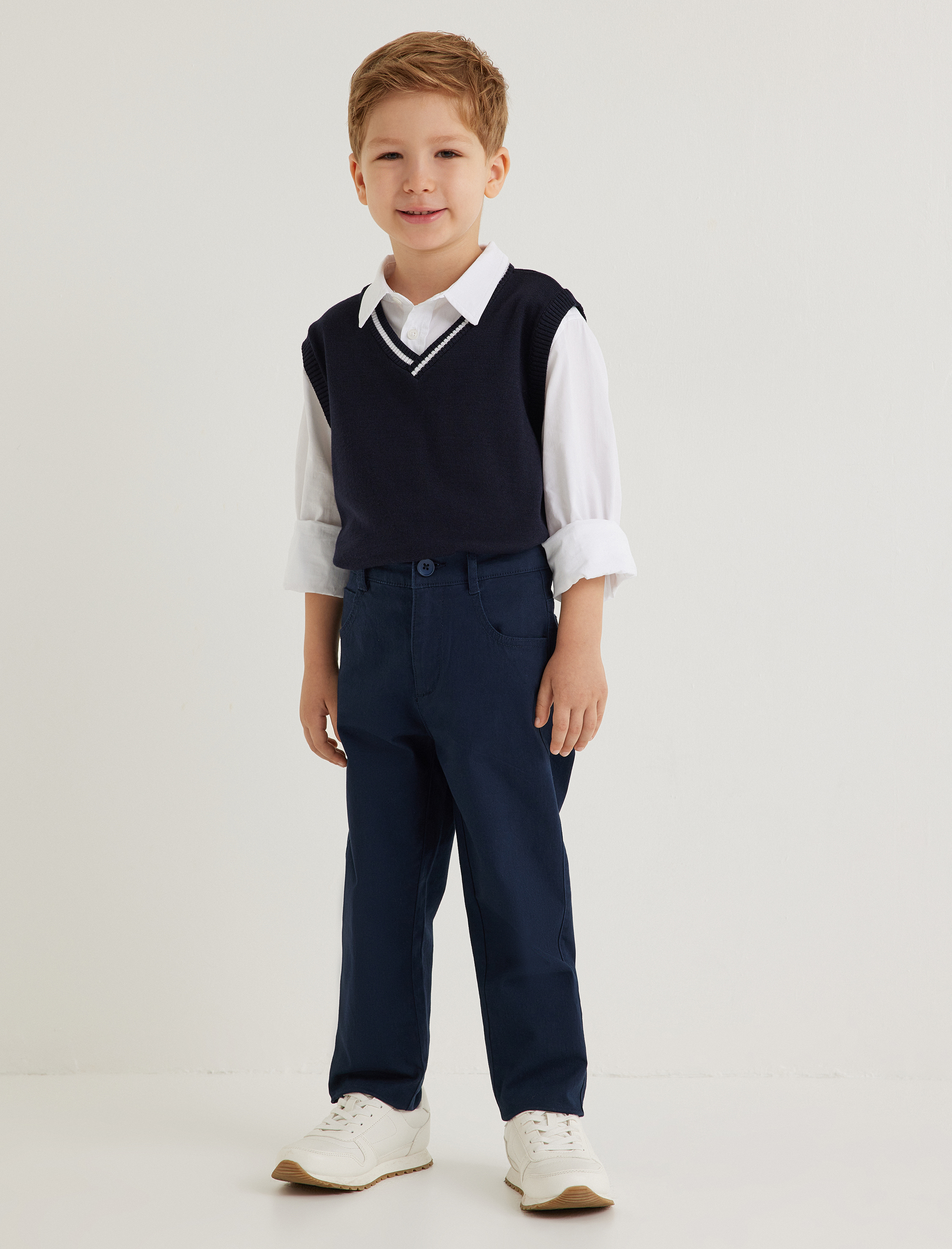  Erkek Çocuk Kolsuz Renk Bloklu Pamuk Karışımlı V Yaka Süveter