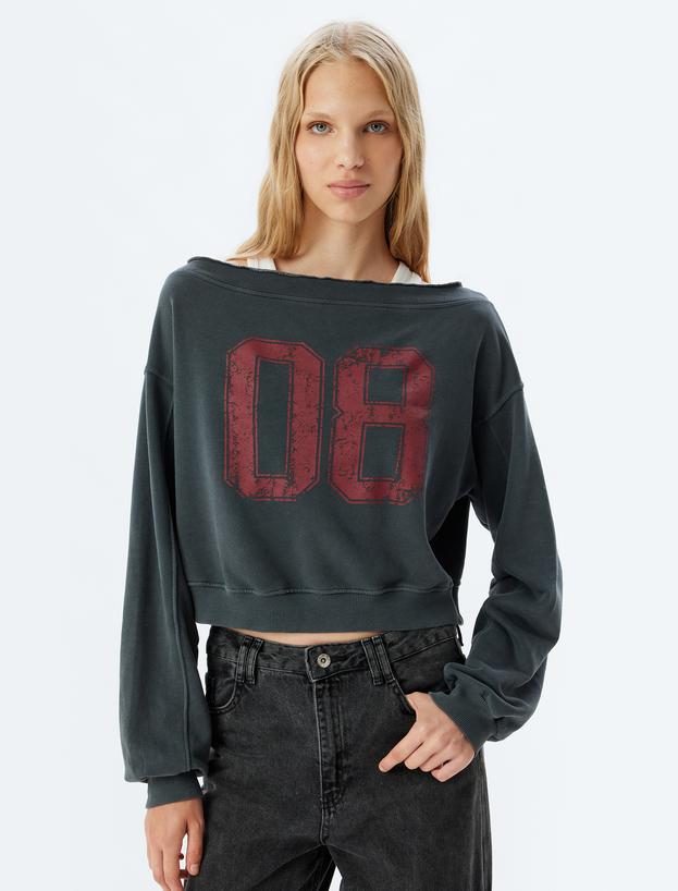 Crop Oversize Sweatshirt Yıkamalı Kolej Baskılı Kayık Yaka Uzun Kollu_2