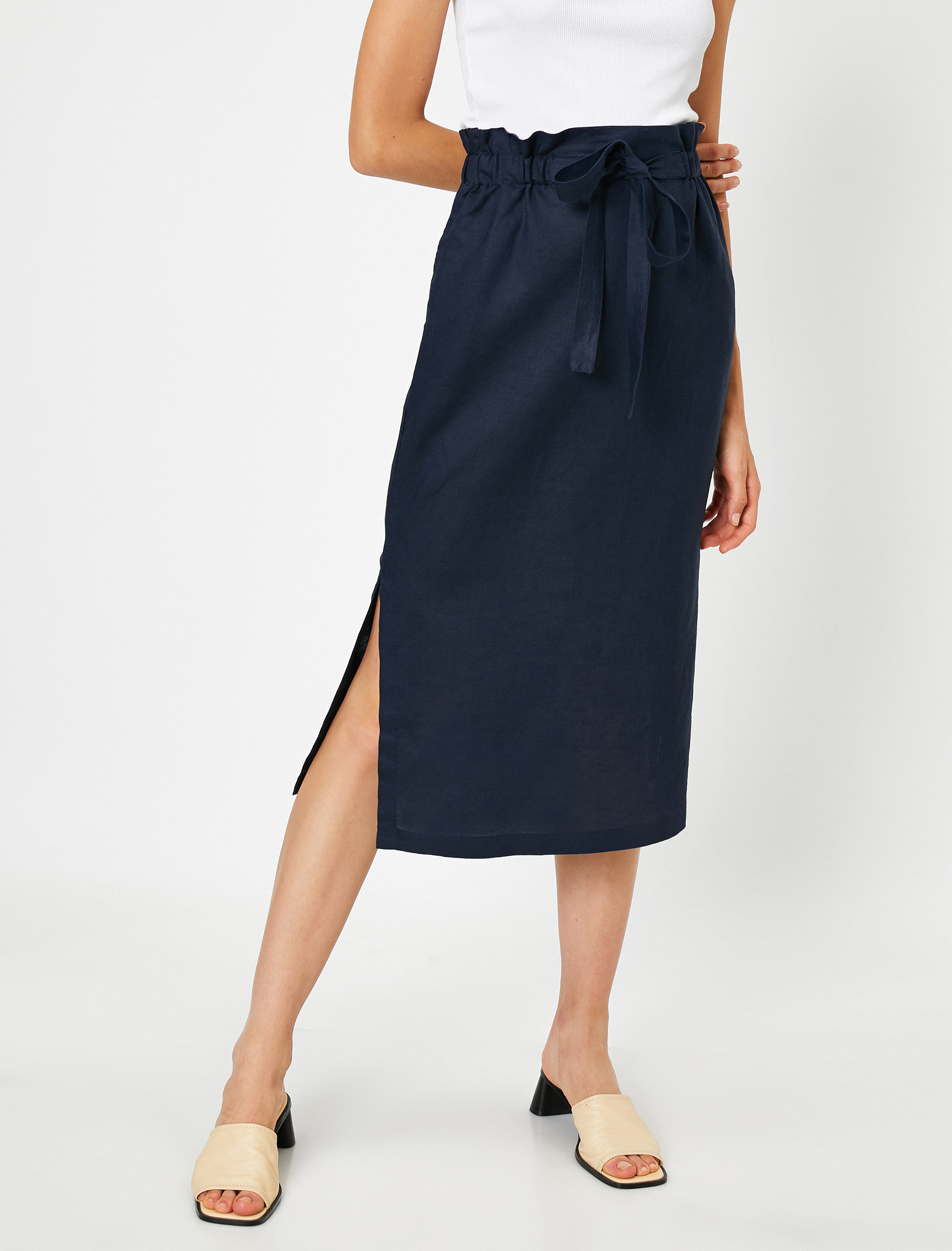   Beli Bağlamalı Yırtmaç Detaylı Midi Etek