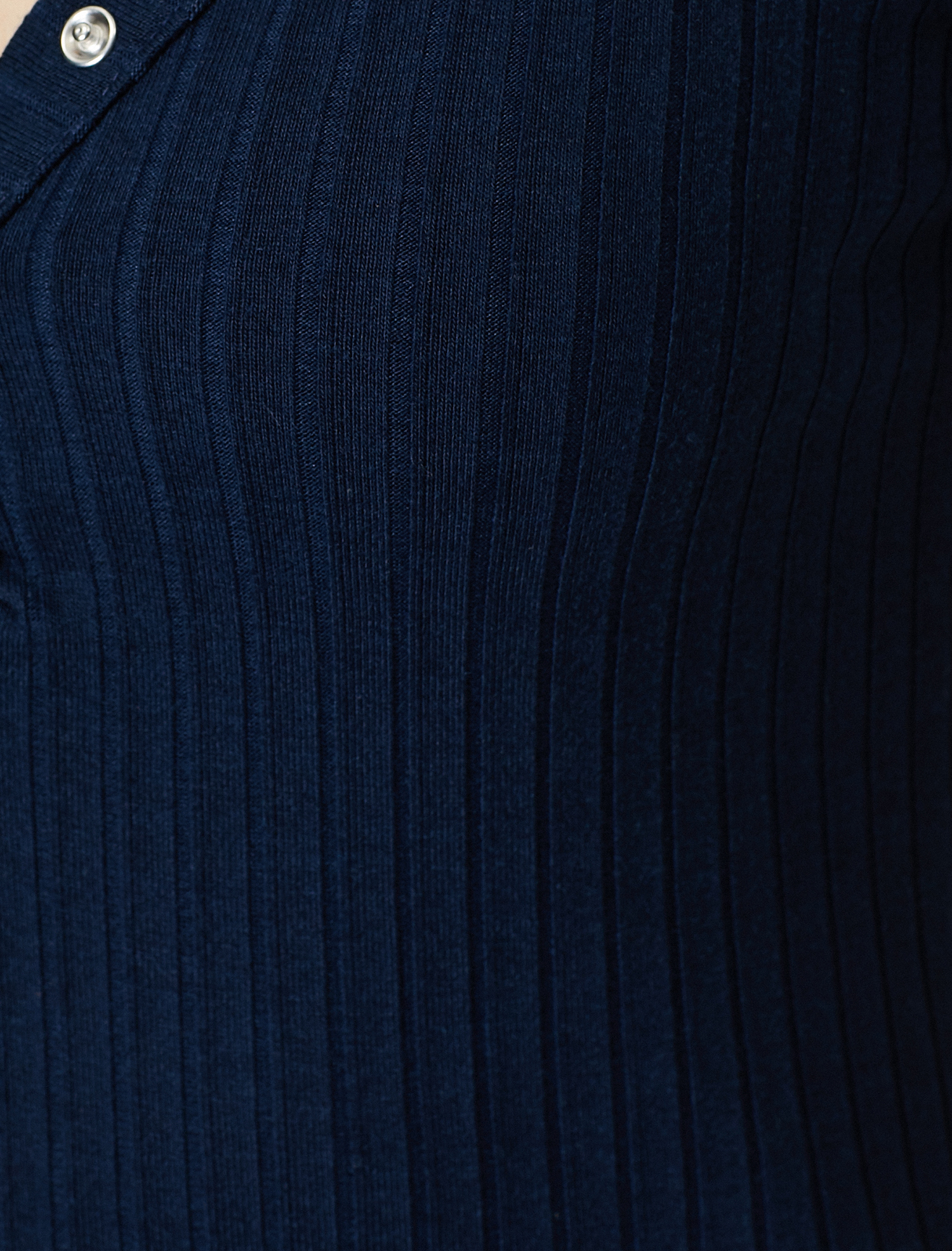   Çıtçıt Detaylı V Yaka Tişört