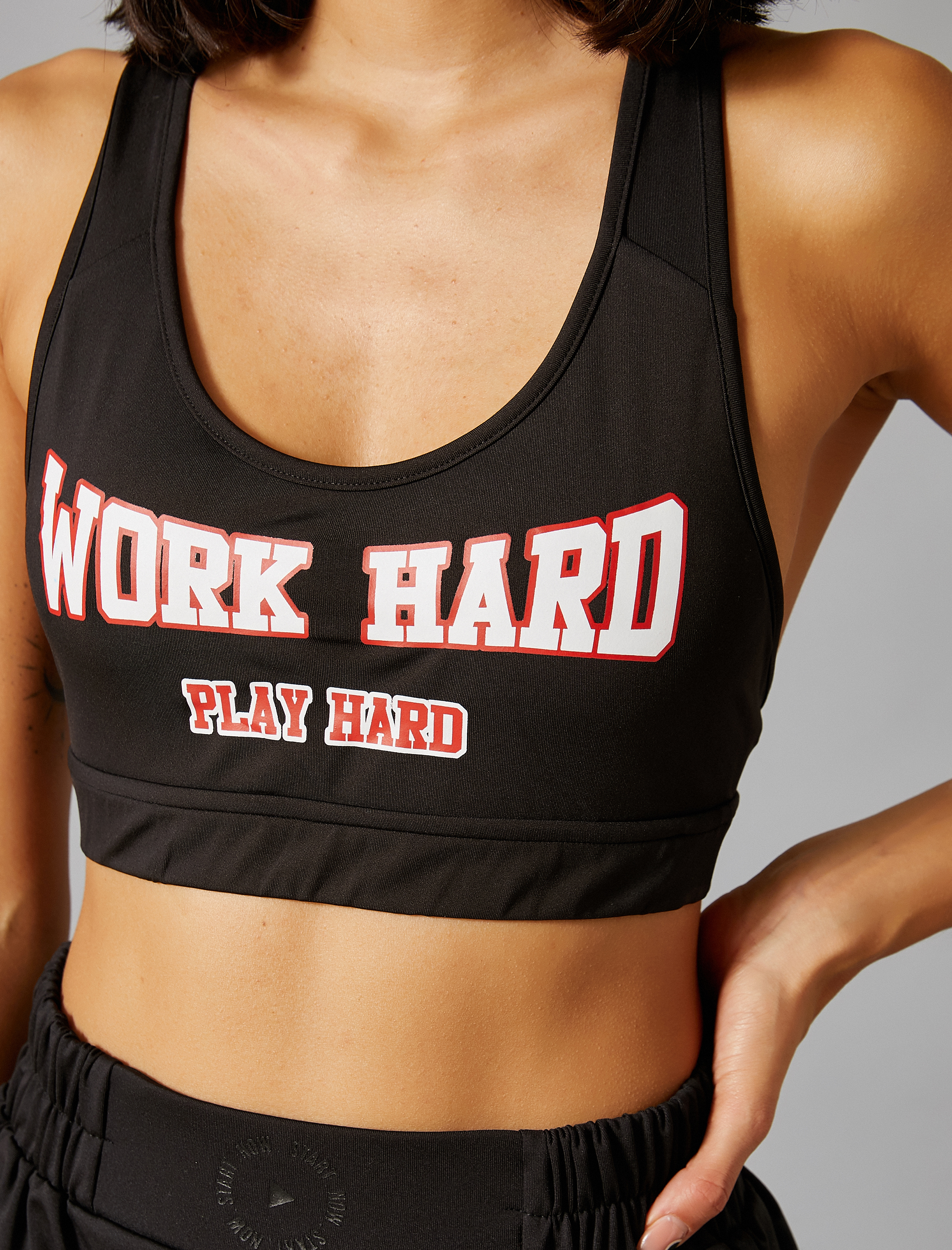   Sporcu Sütyeni Oyuk Yaka Slogan Baskılı