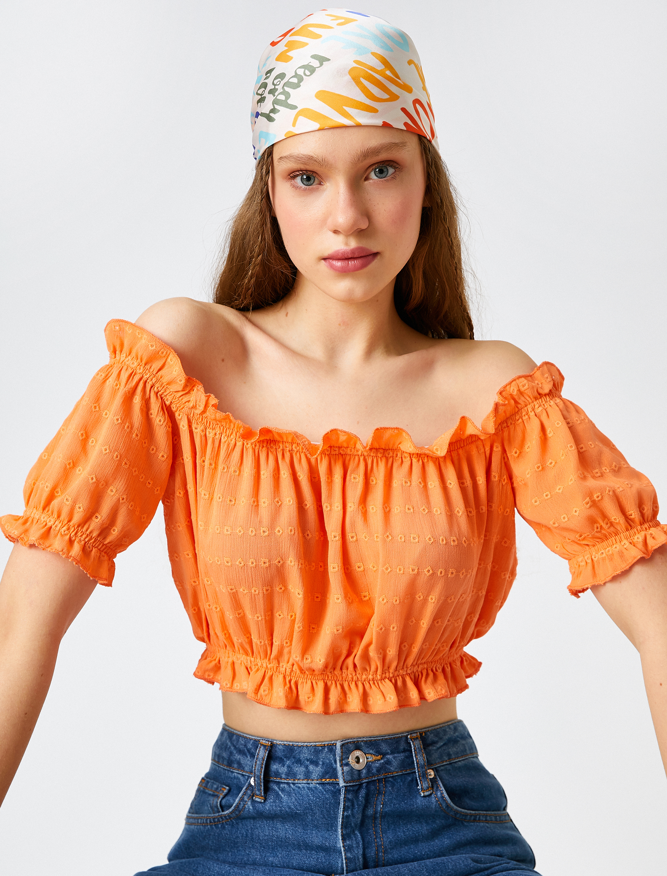   Omzu Açık Fırfırlı Bluz