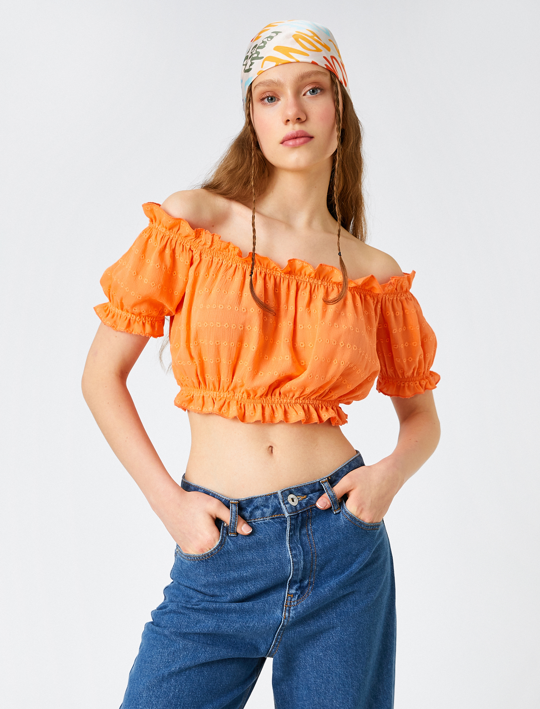   Omzu Açık Fırfırlı Bluz