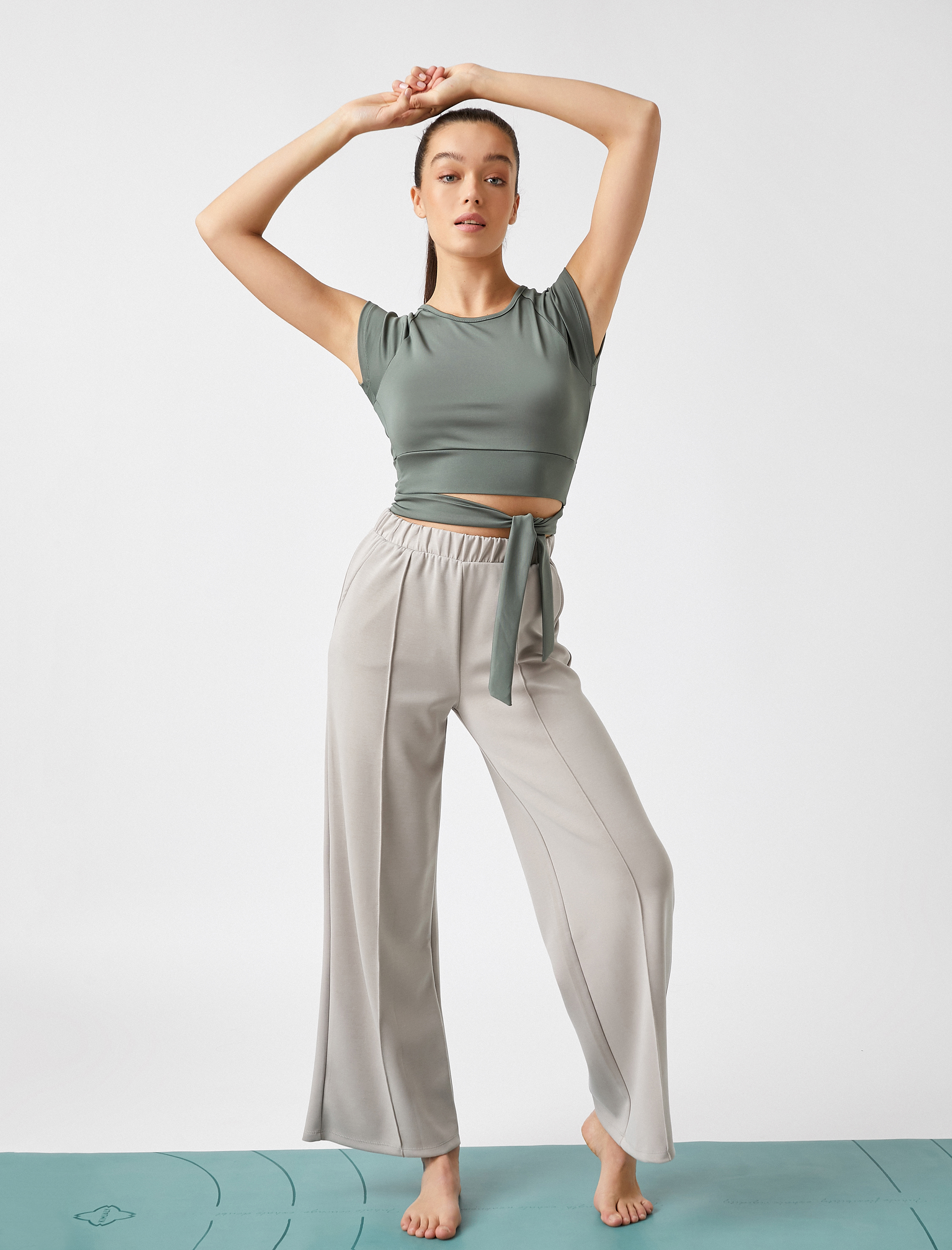   Bağlama Detaylı Spor Tişört