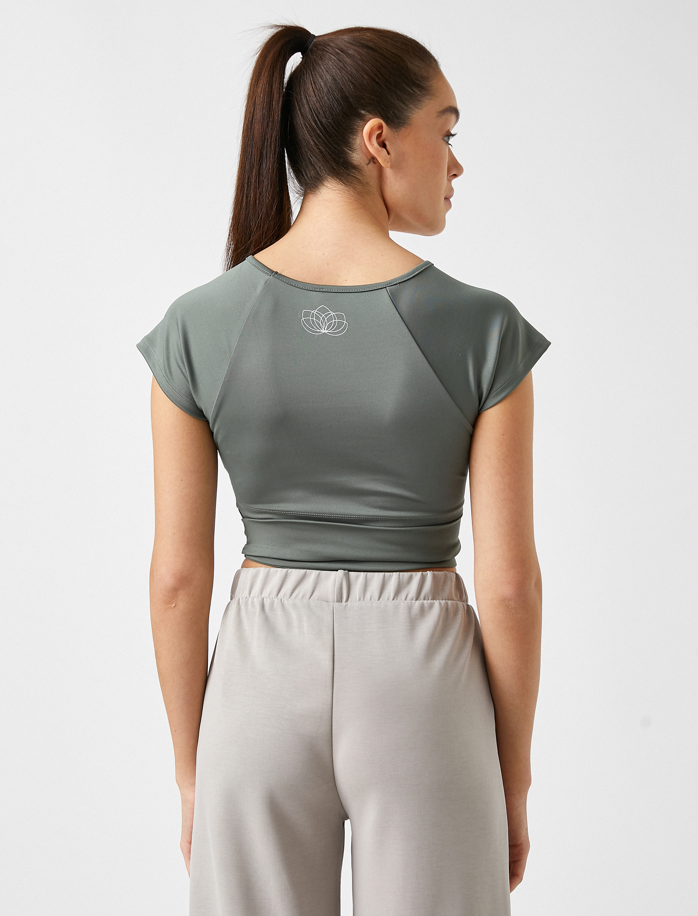   Bağlama Detaylı Spor Tişört