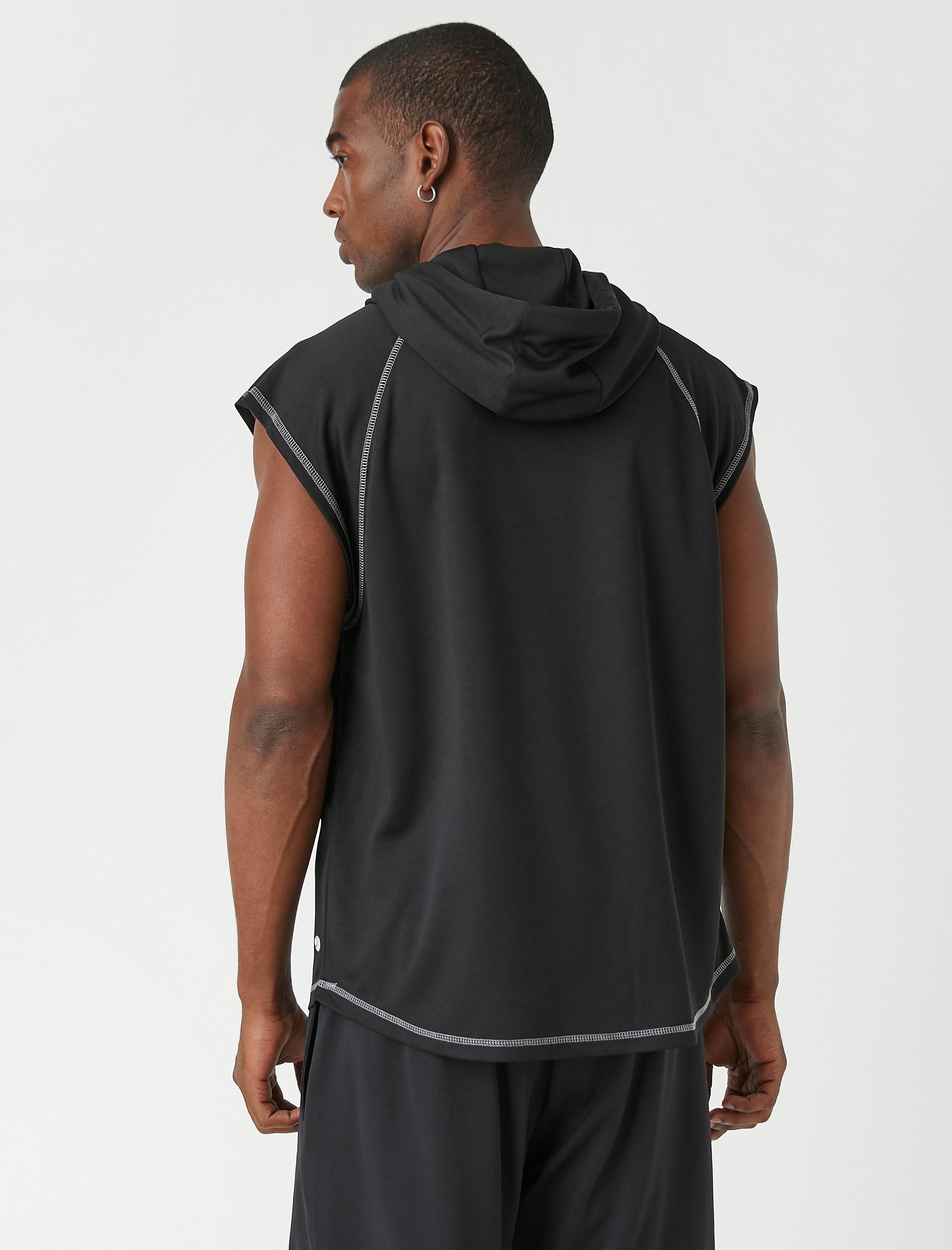   Kapüşonlu Dikiş Detaylı Sporcu Atleti