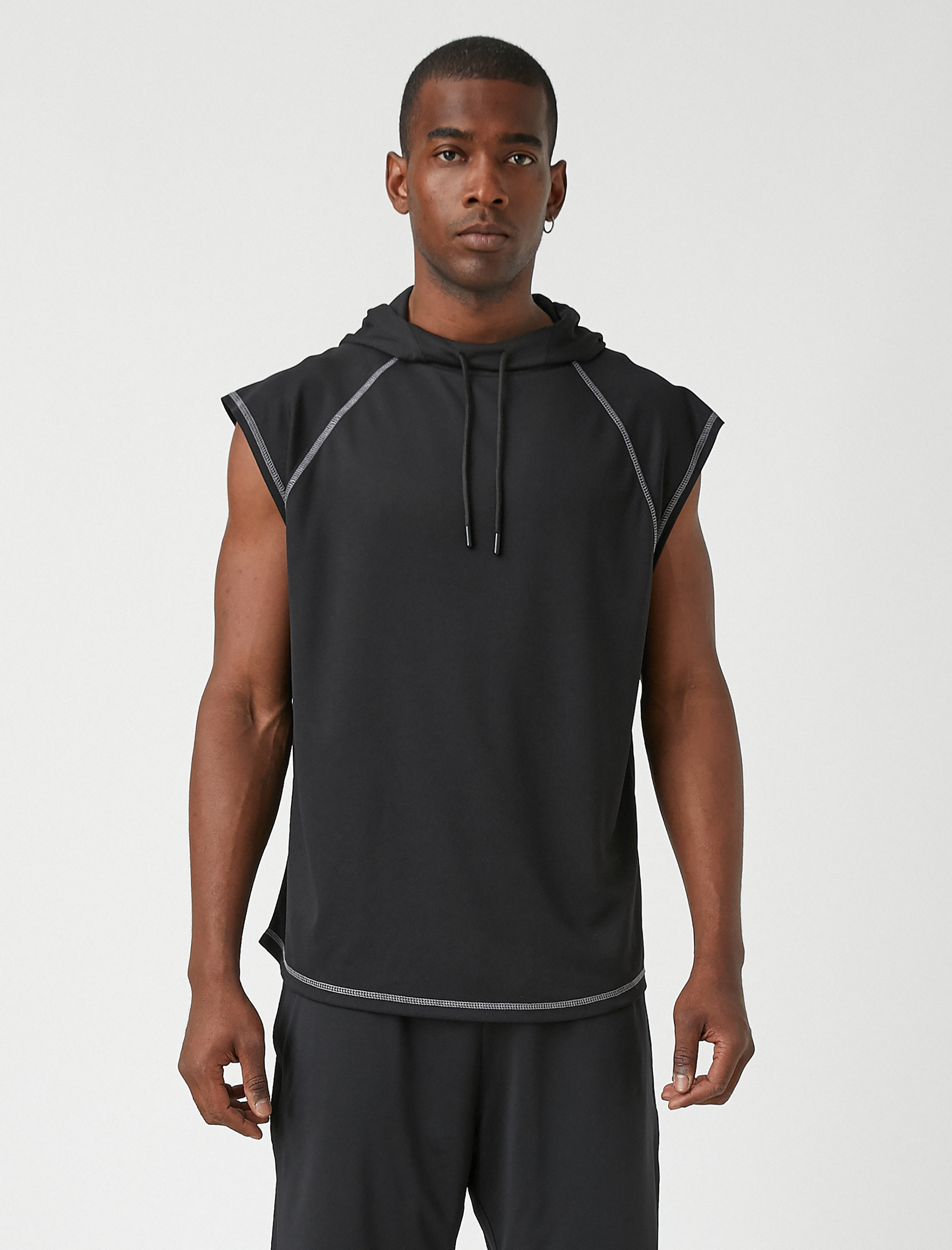   Kapüşonlu Dikiş Detaylı Sporcu Atleti