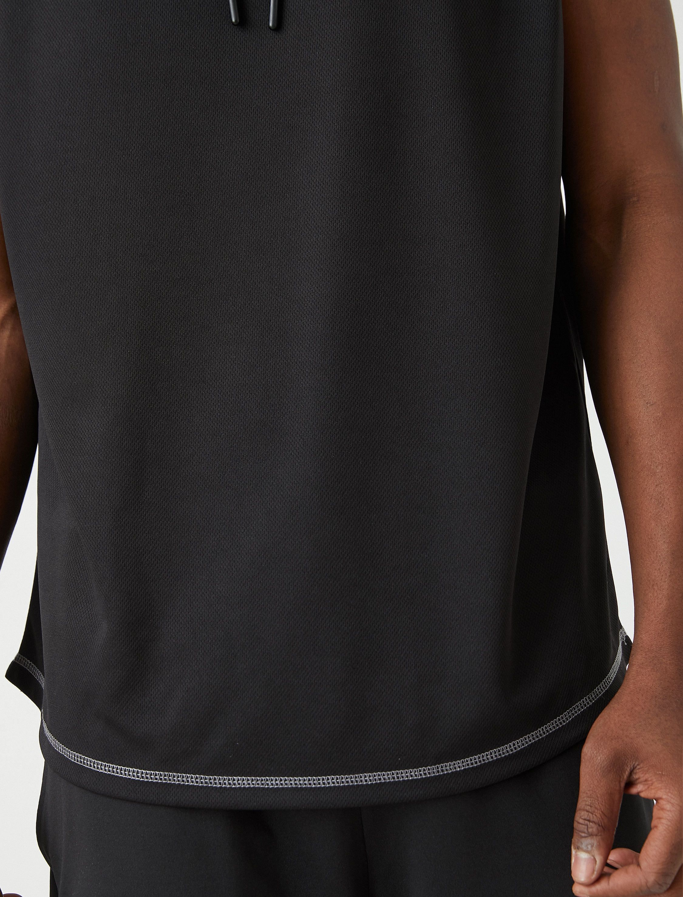   Kapüşonlu Dikiş Detaylı Sporcu Atleti