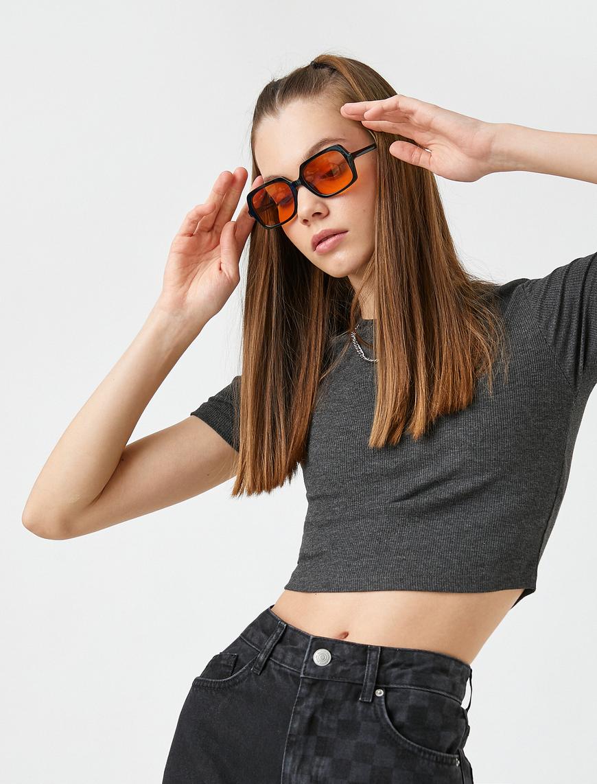   Kısa Kollu Crop Tişört