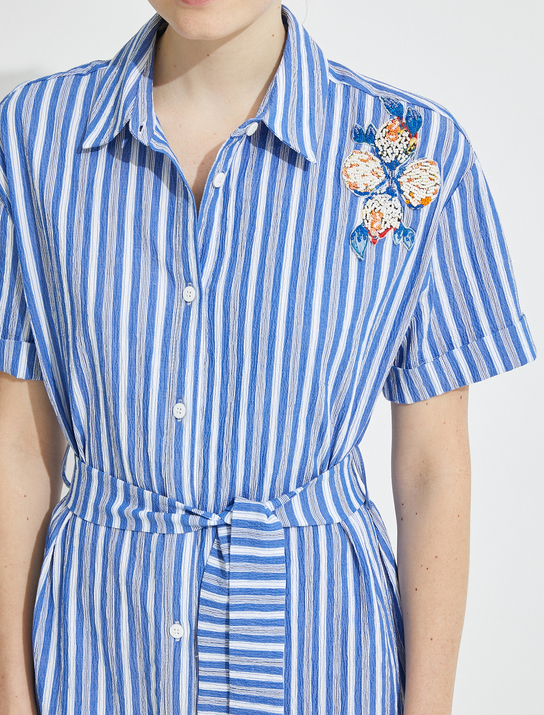   El Emeği Elbise Boncuk İşlemeli Çizgili Kısa Kollu Gömlek Yaka Kuşaklı