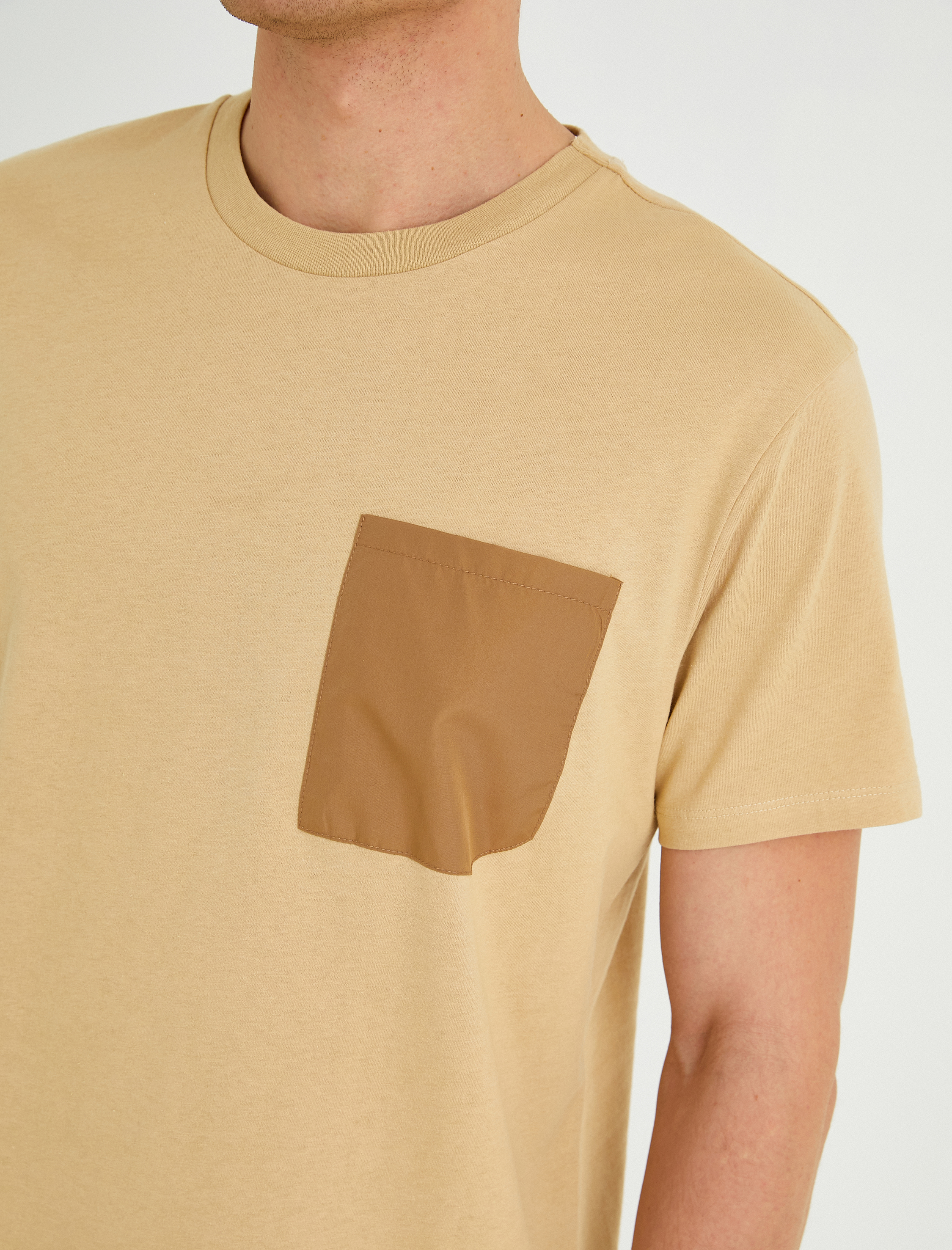   Standart Fit Cepli Tişört