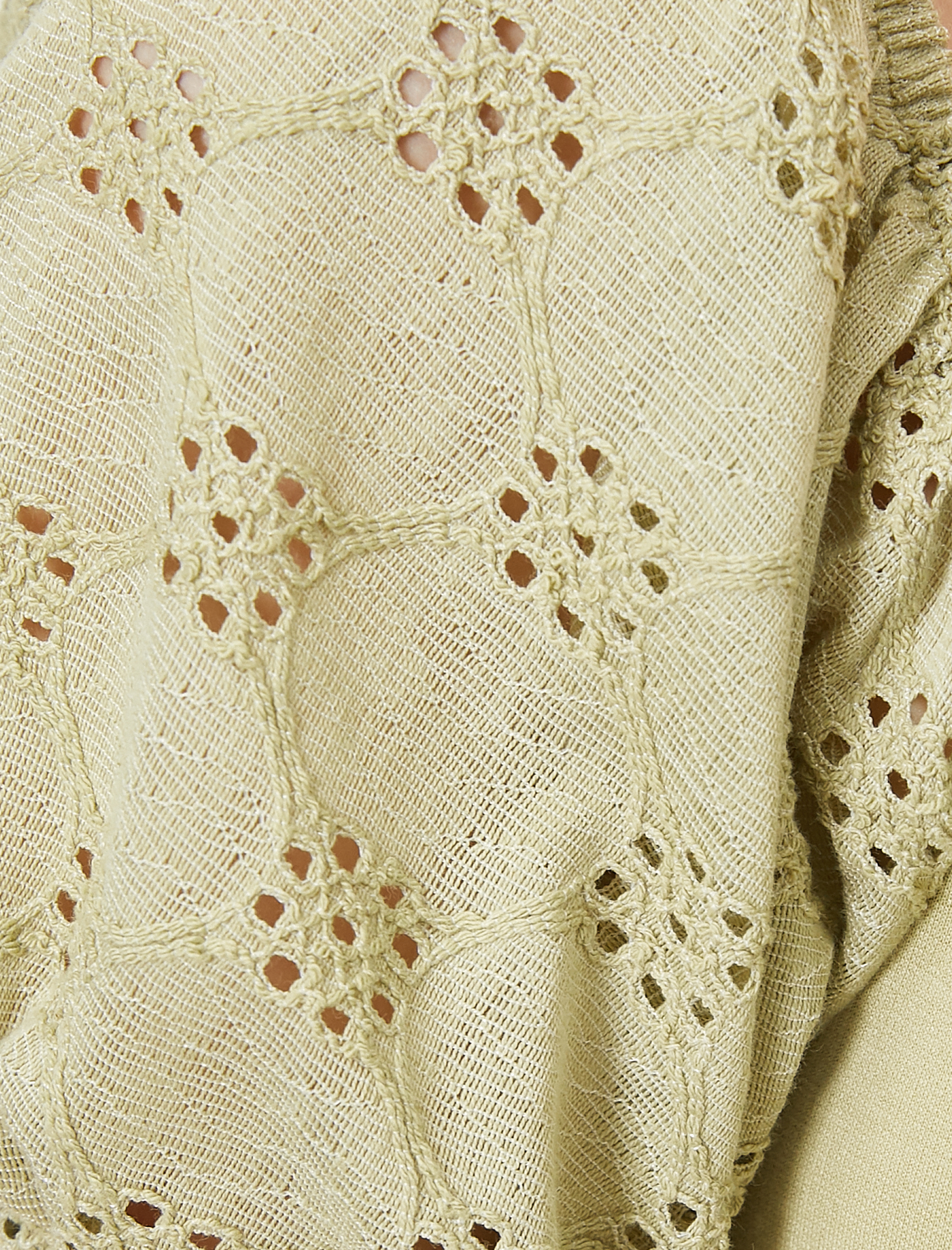   U Yaka Kısa Kollu Kolları Volanlı Tişört