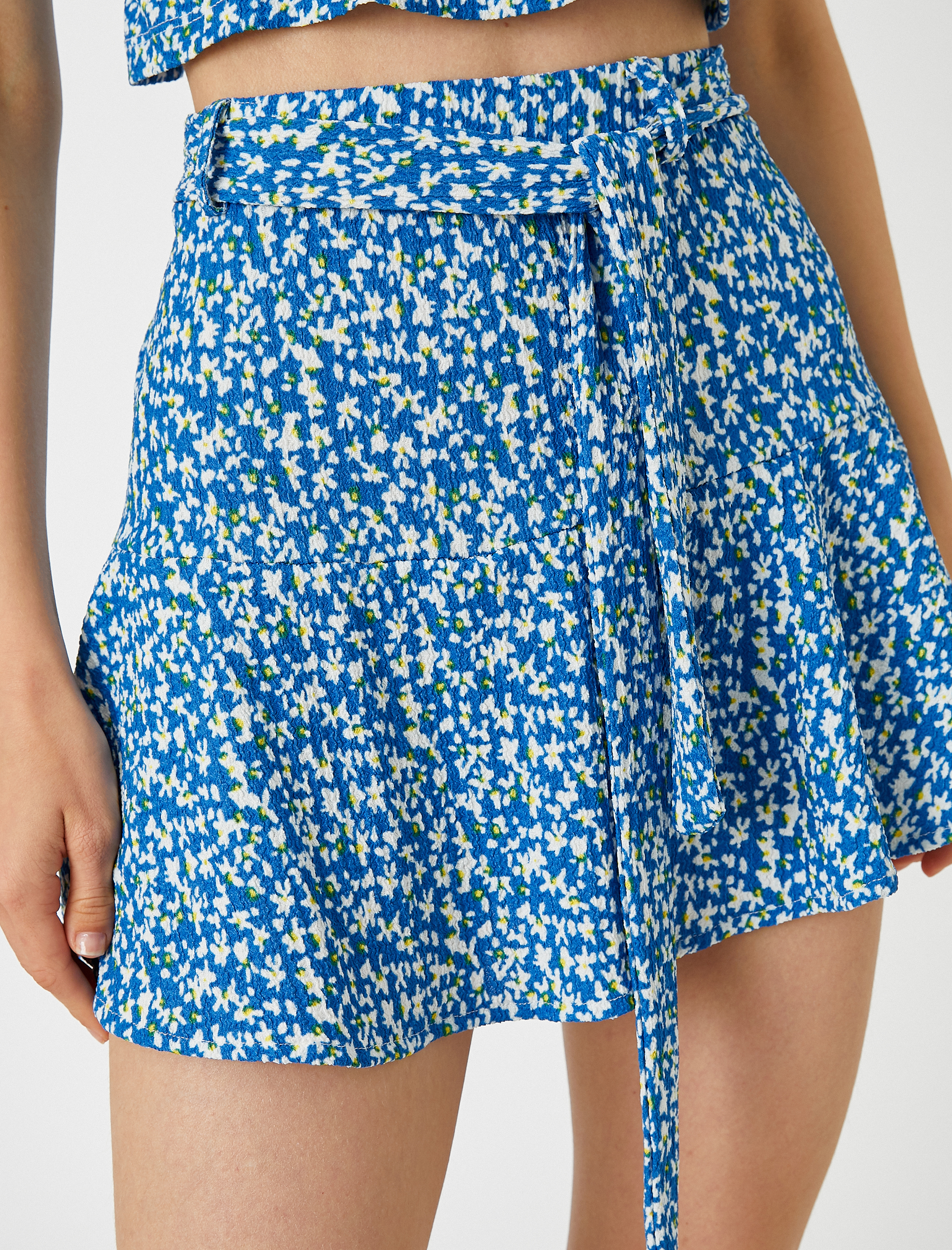   Çiçekli Kuşaklı Şort Etek