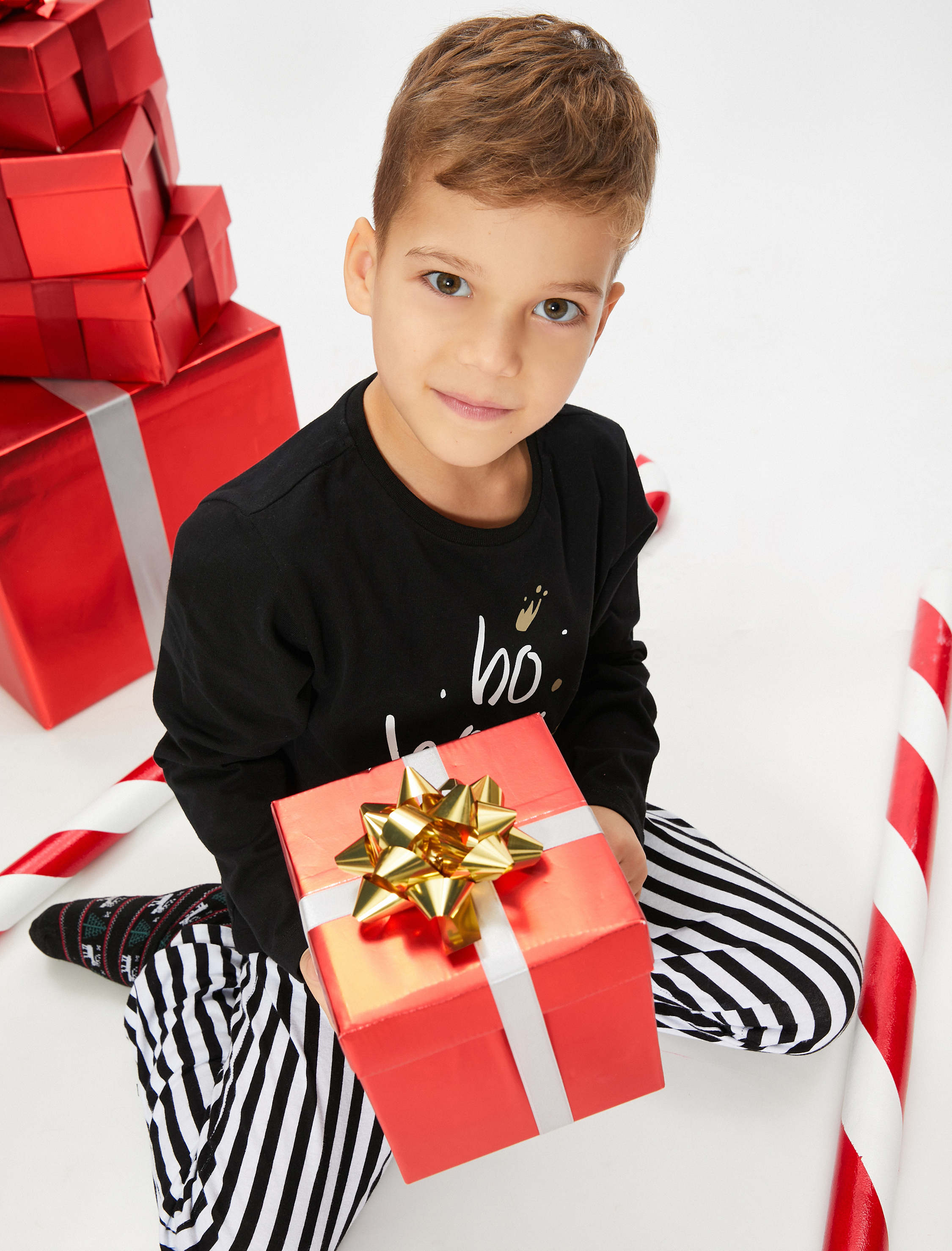   Kışlık Pijama Takımı 2 Parça - Uzun Kollu Tişört ve Çizgili Eşofman Altı