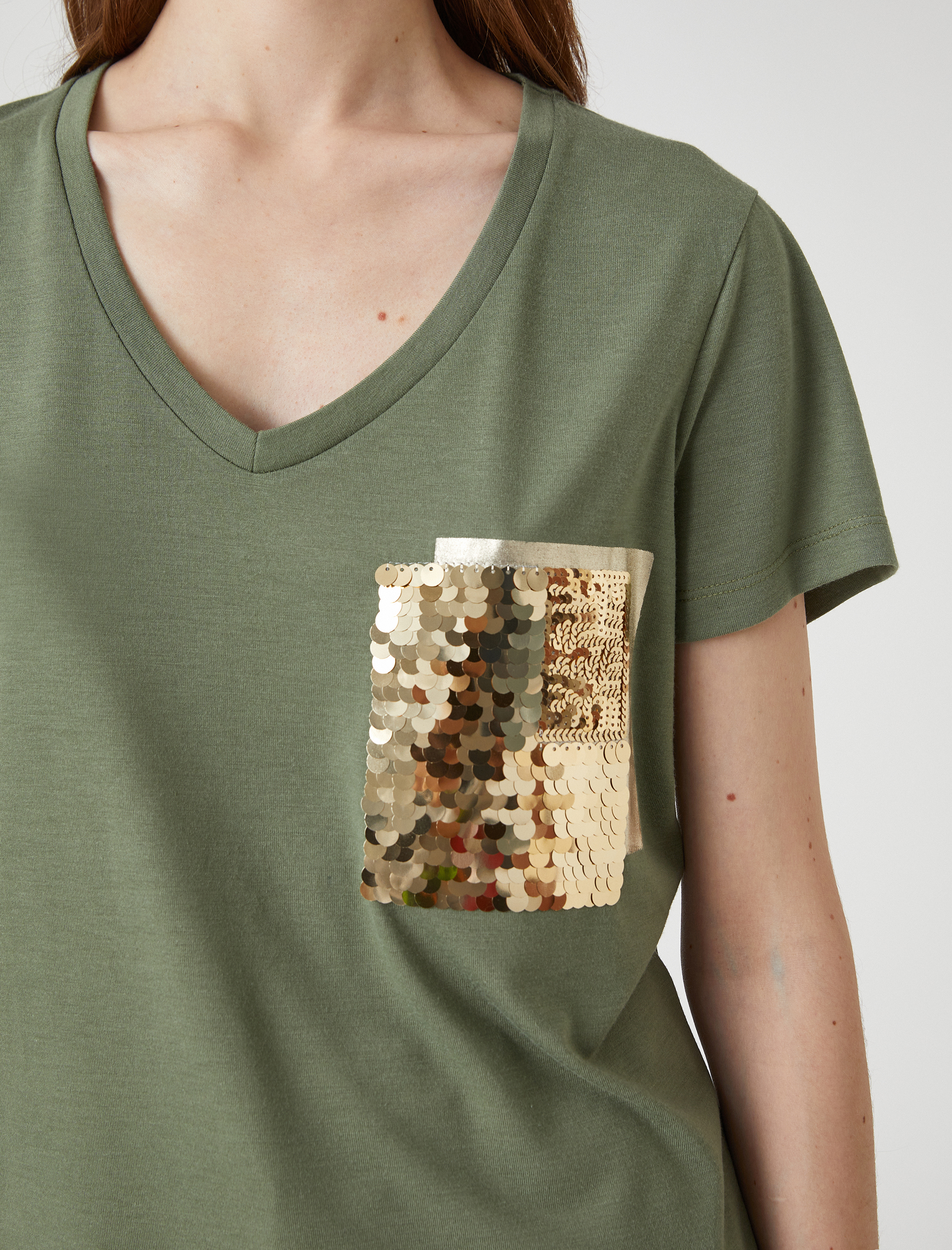   Payet İşlemeli Tişört Kısa Kollu V Yaka