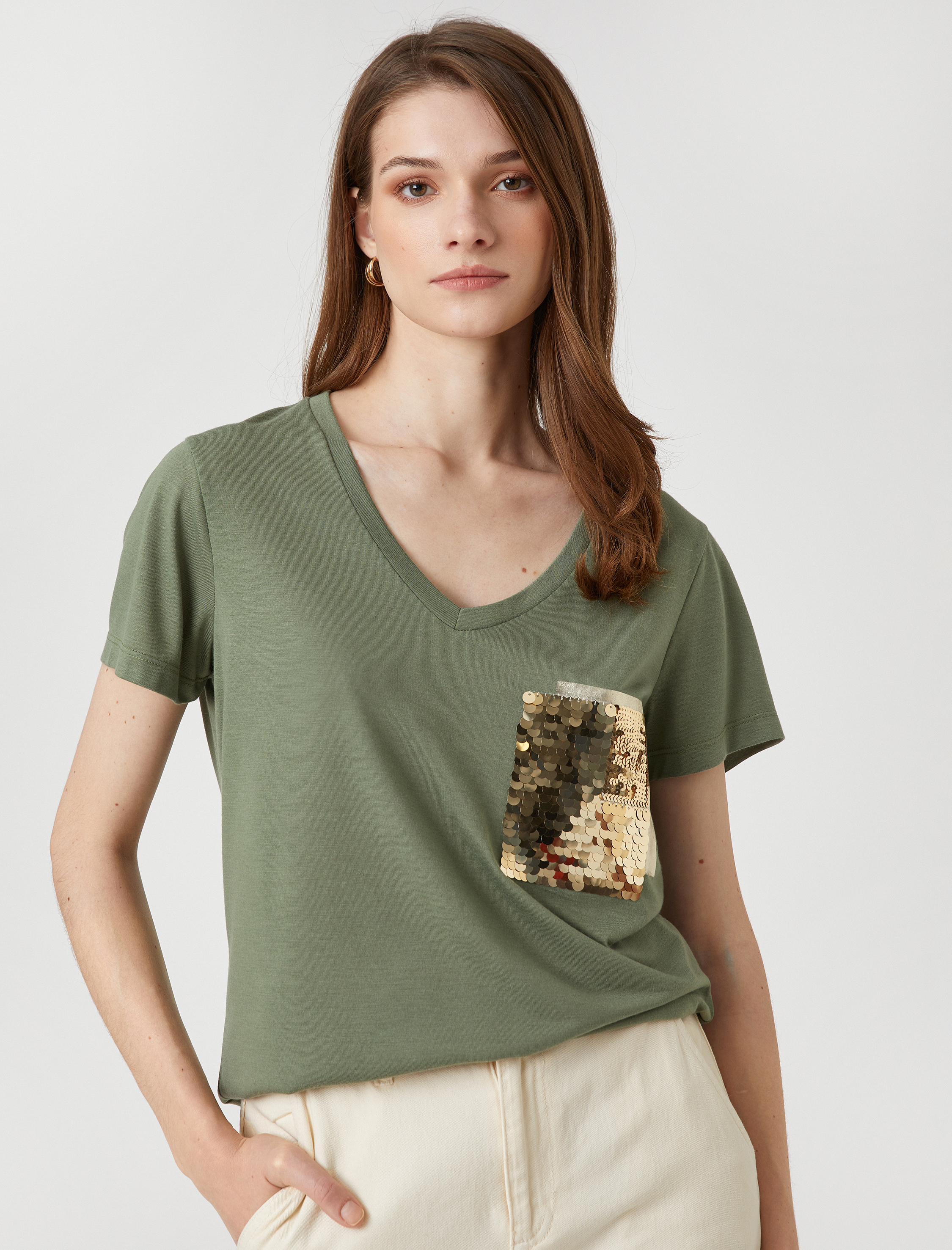   Payet İşlemeli Tişört Kısa Kollu V Yaka